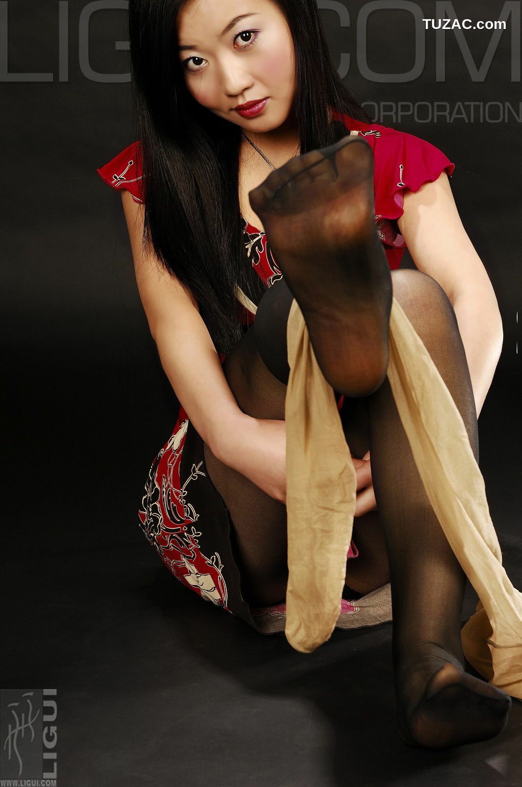 丽柜_ Model 小璐璐《飄動的丝襪》丝足写真图片[30P]