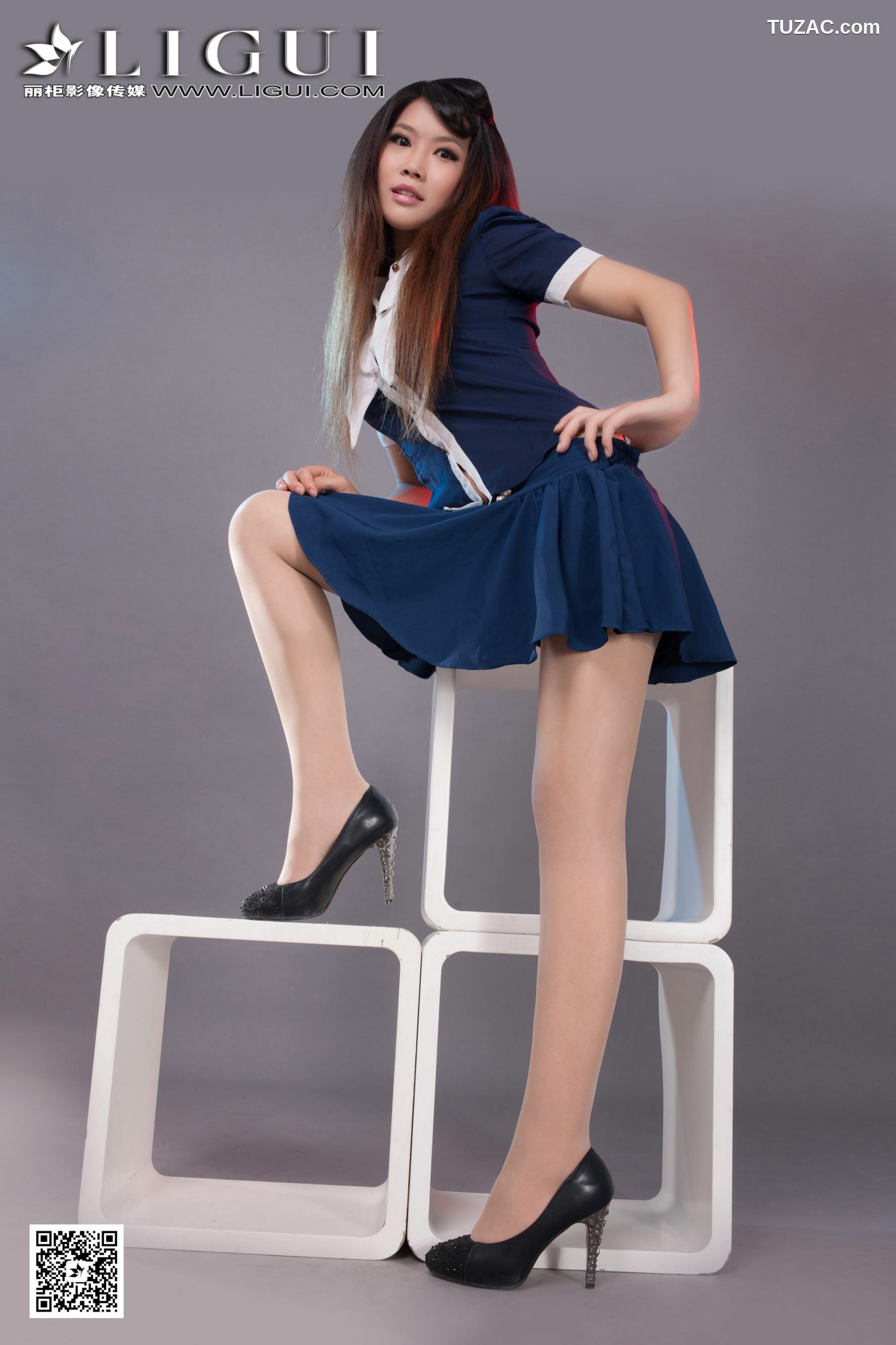 丽柜_ Model 怡萱《迷你裙丝足高跟》上下全集 美腿玉足写真图片[50P]