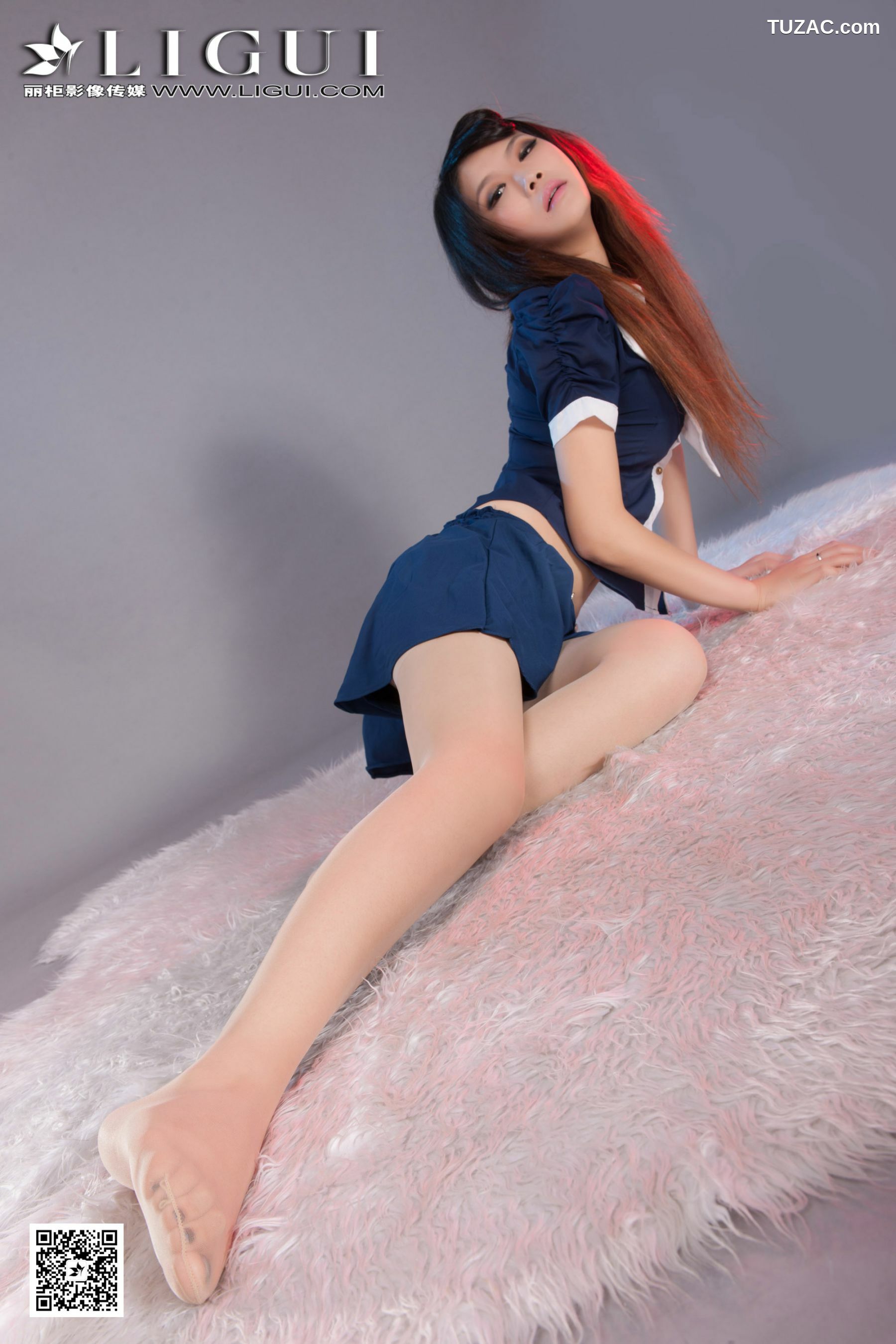 丽柜_ Model 怡萱《迷你裙丝足高跟》上下全集 美腿玉足写真图片[50P]