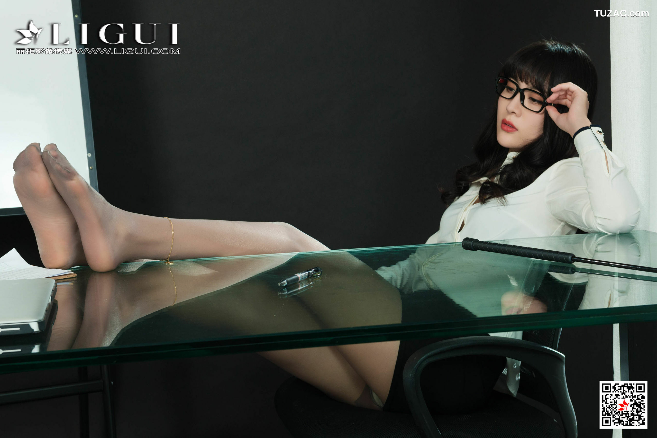 丽柜_ 网络丽人 Model 芒果 - 灰丝OL长腿秘书[67P]