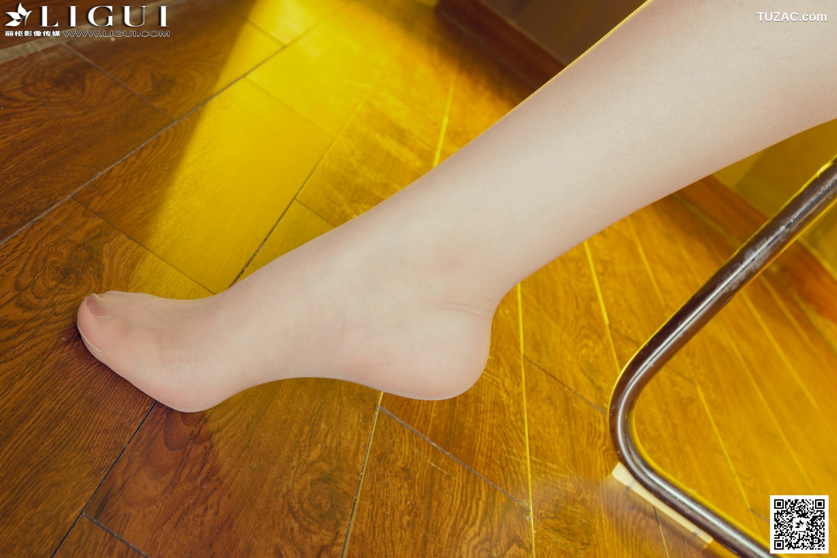 丽柜_Model AMY《极品长腿制服美女高跟丝足》 美腿玉足写真图片[56P]