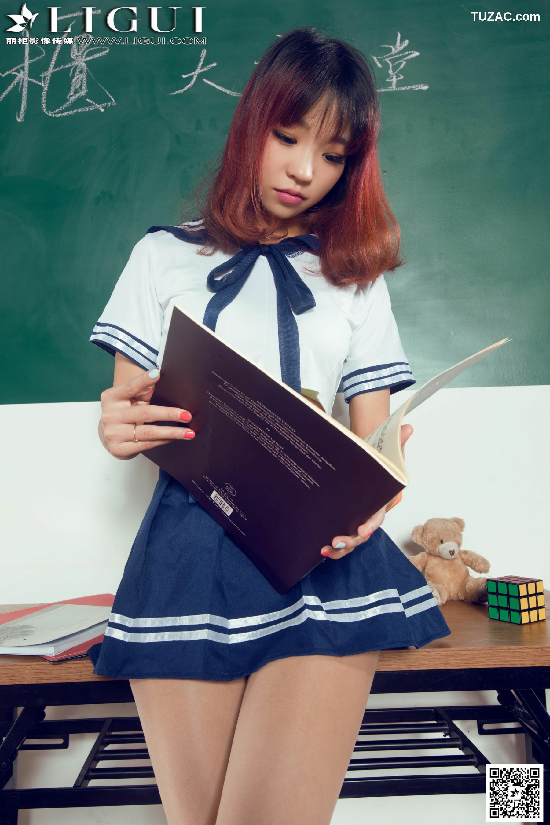 丽柜_Model Liya《教室里的水手服校花》上下全集 美腿玉足写真图片[76P]