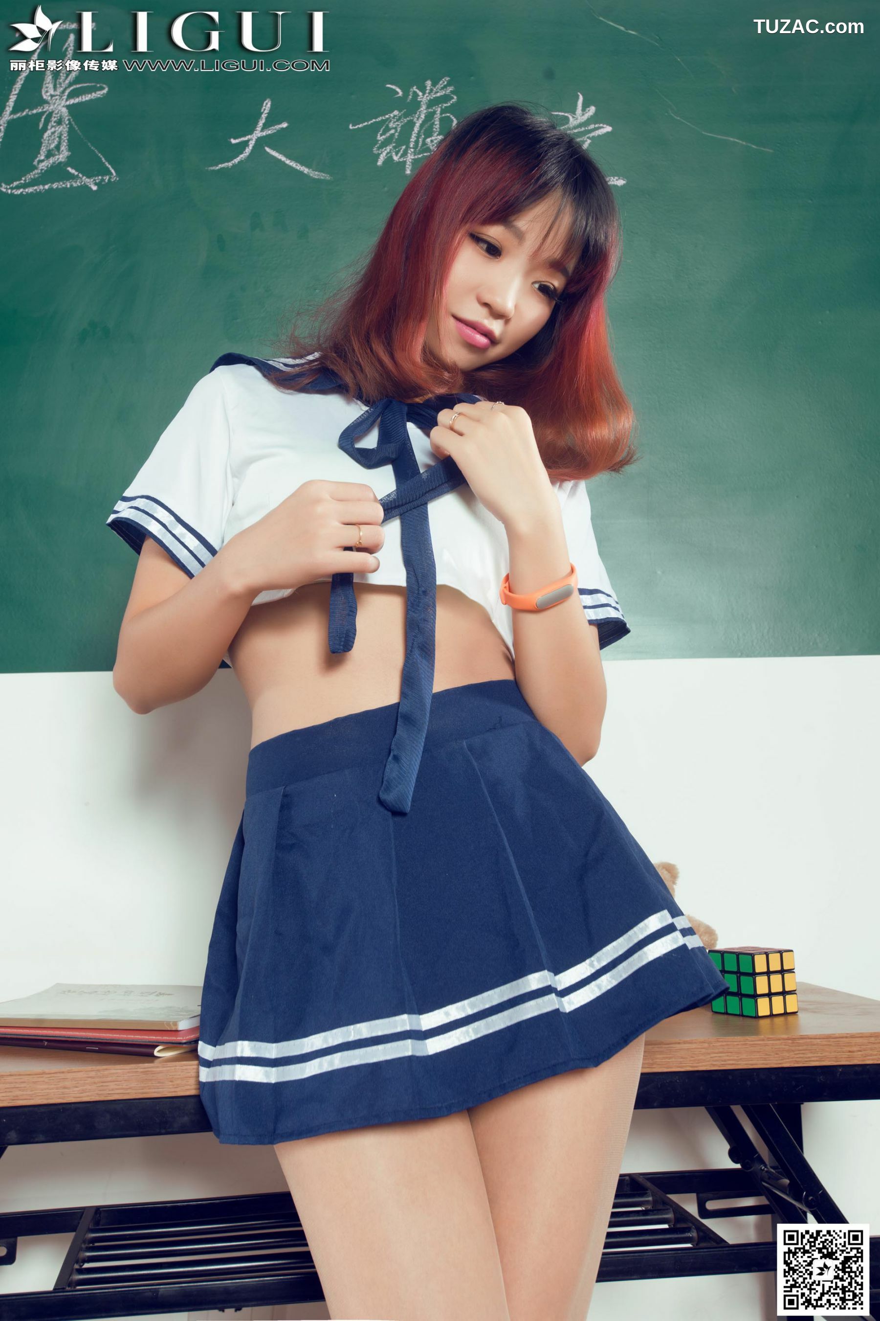 丽柜_Model Liya《教室里的水手服校花》上下全集 美腿玉足写真图片[76P]