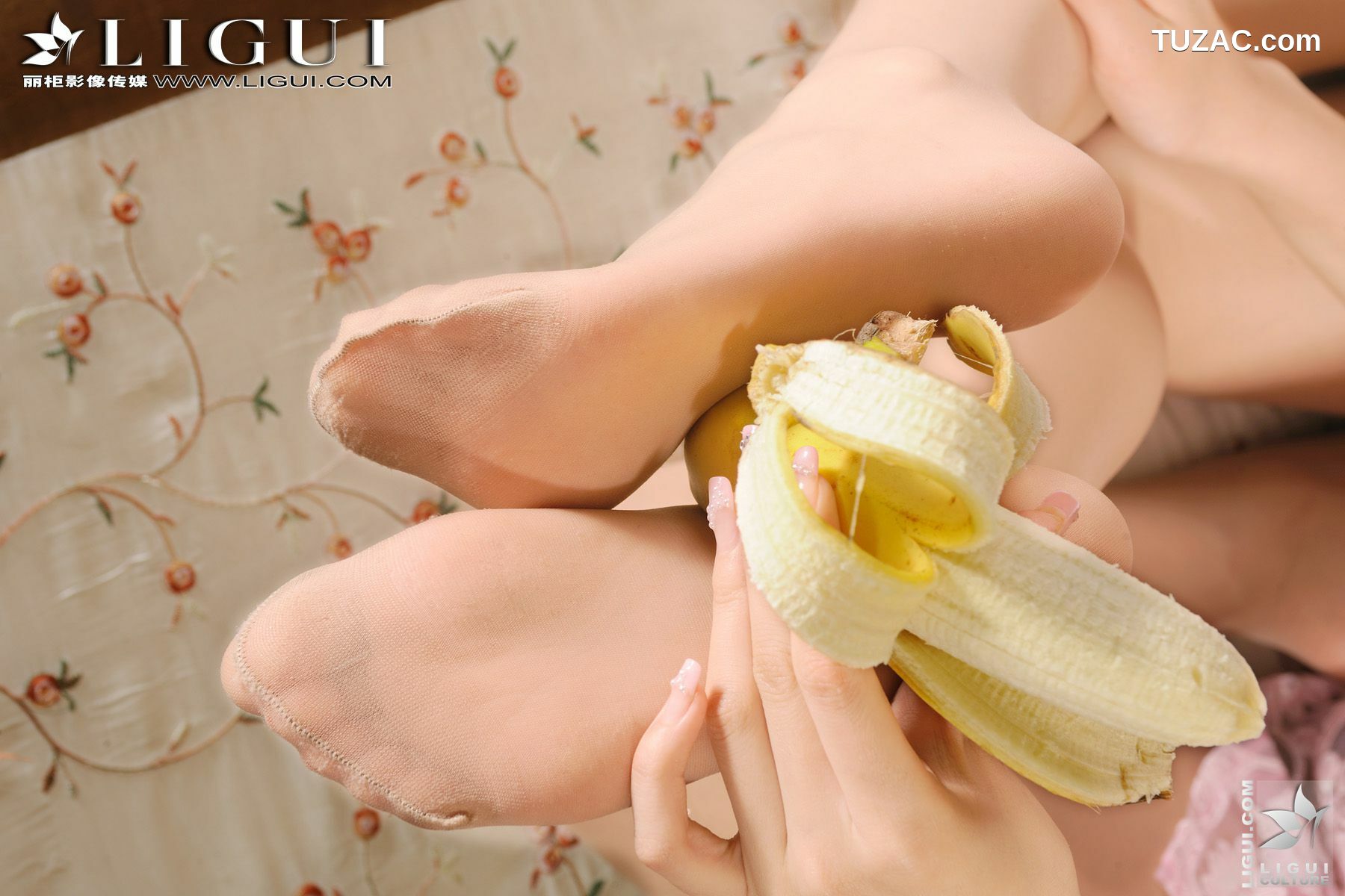 丽柜_Model Vicky和桃子《2012蕾丝旗袍拜年》 美腿玉足写真图片[107P]