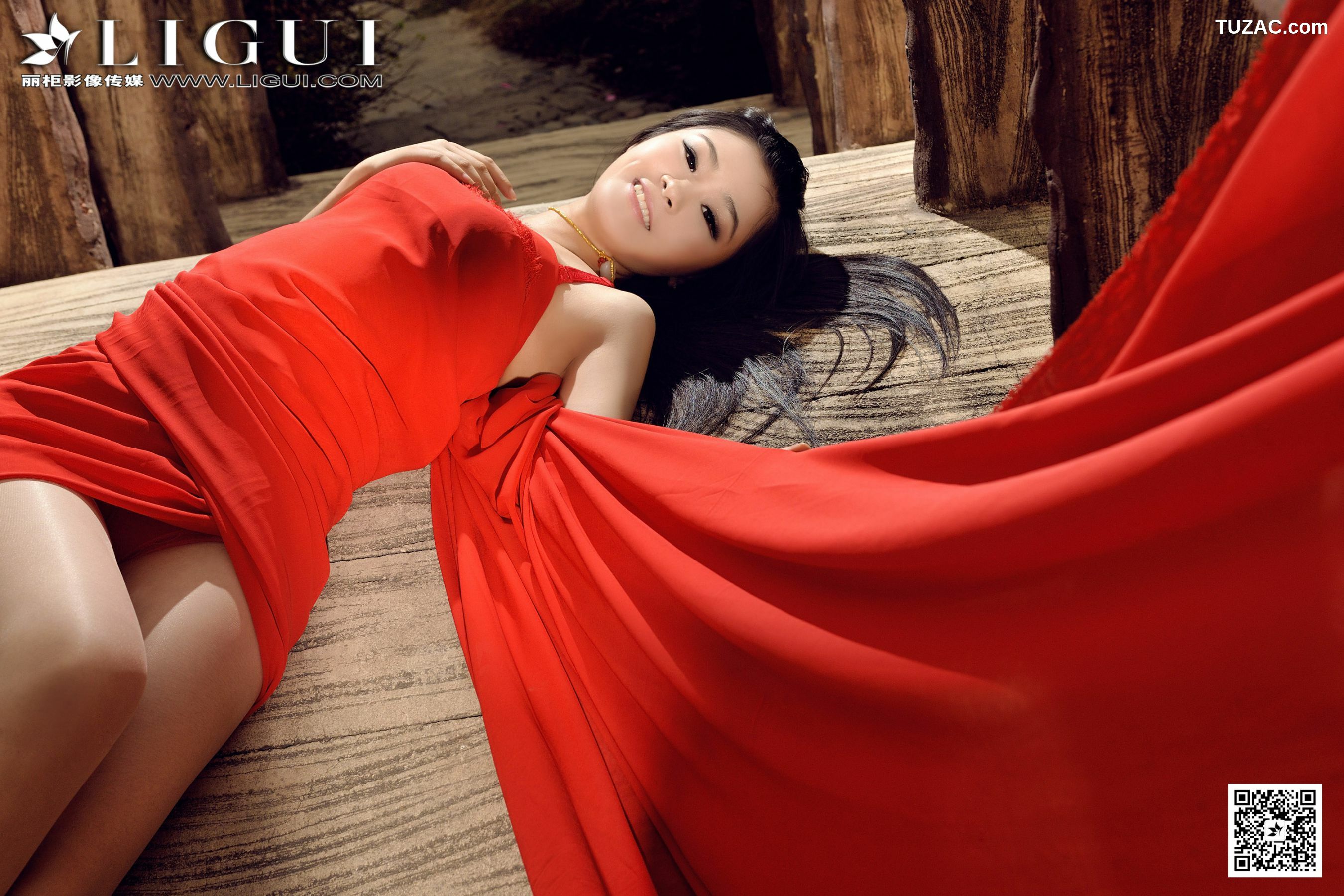 丽柜_Model 凌凌《古典红裙系列》上下全集 丝足写真集[39P]