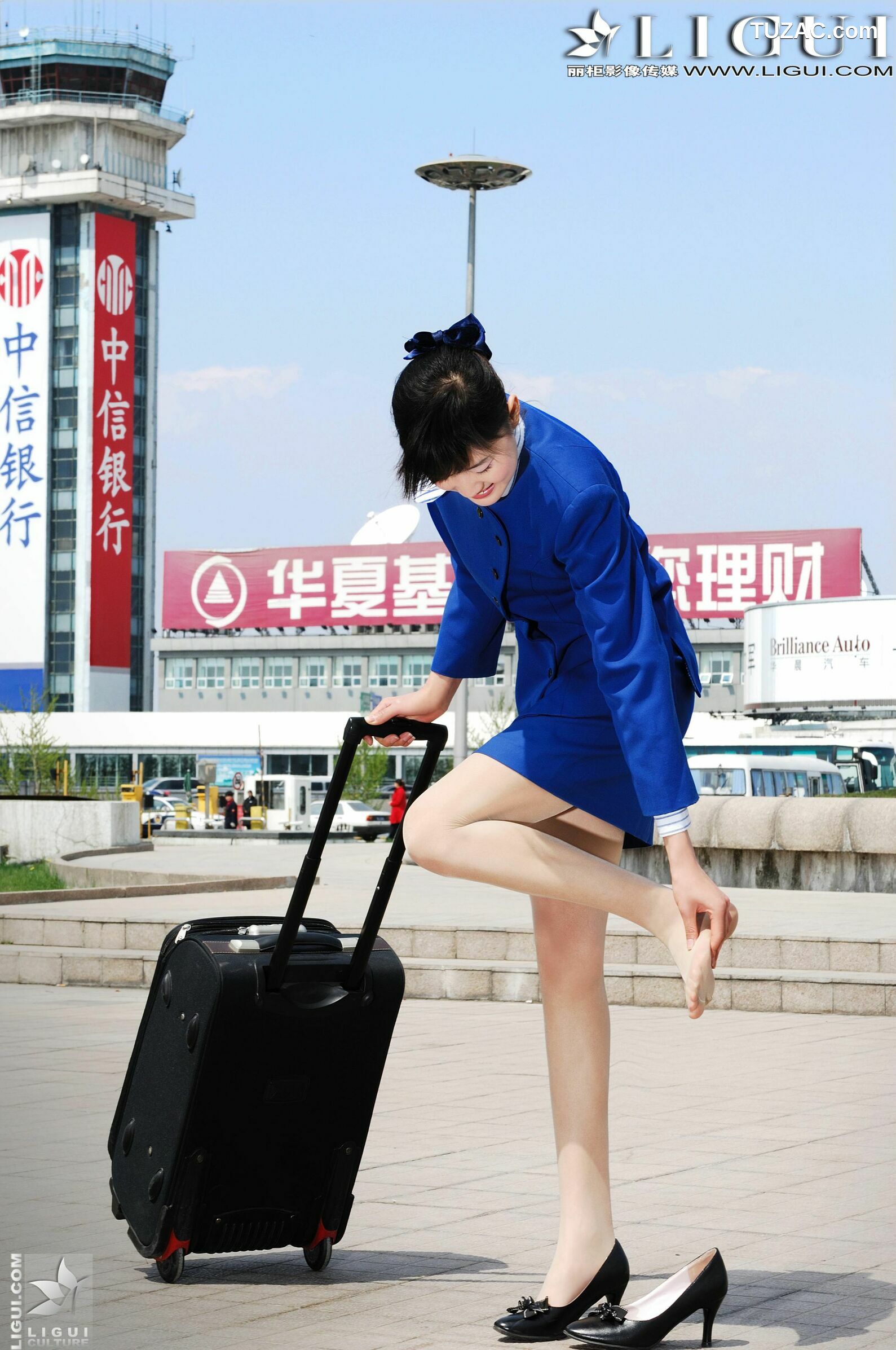 丽柜_Model 婷婷《空姐系列》 美腿丝足写真图片[43P]