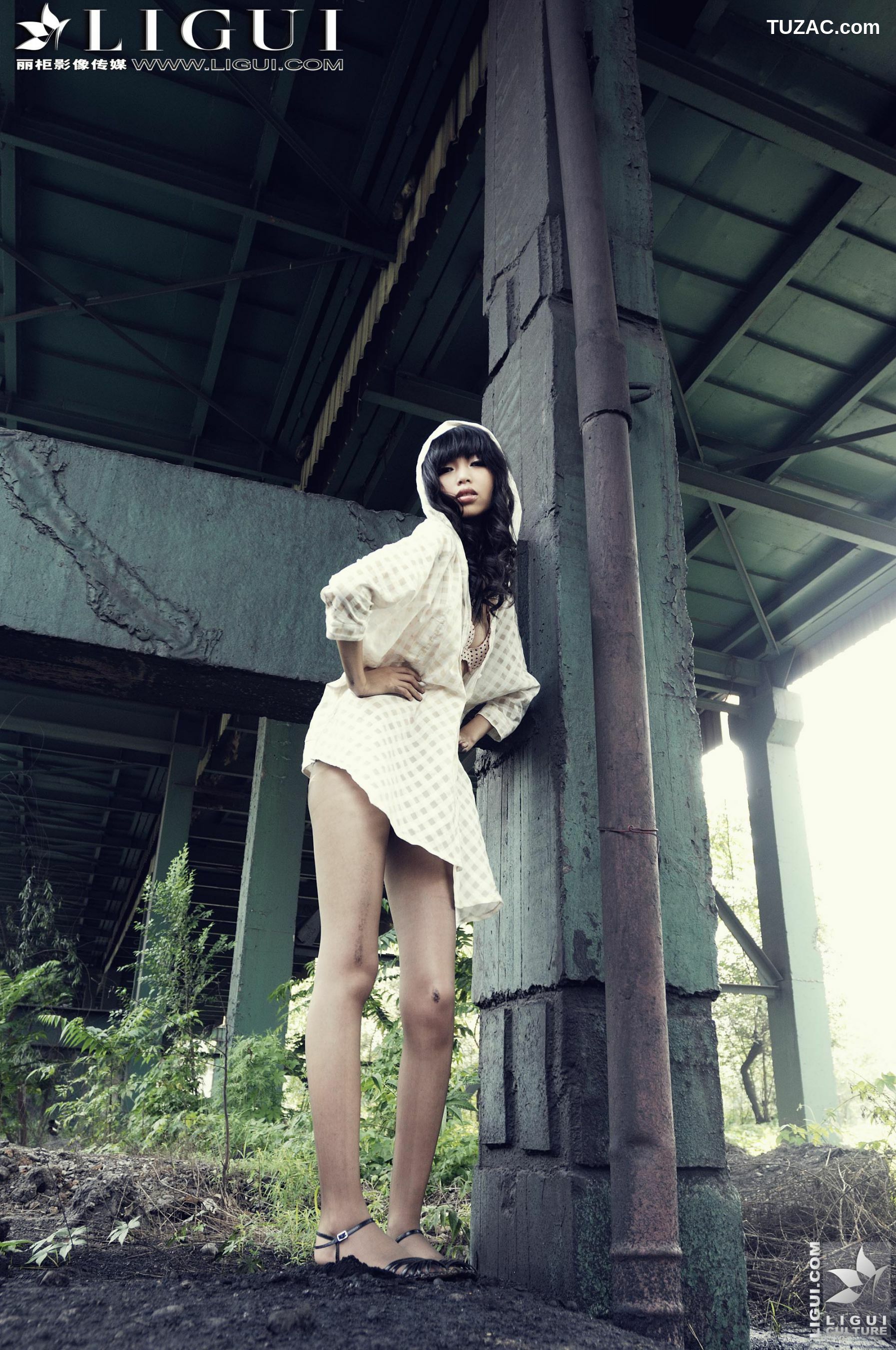 丽柜_Model 孟露《黑丝高跟外拍》 美腿玉足写真图片[30P]