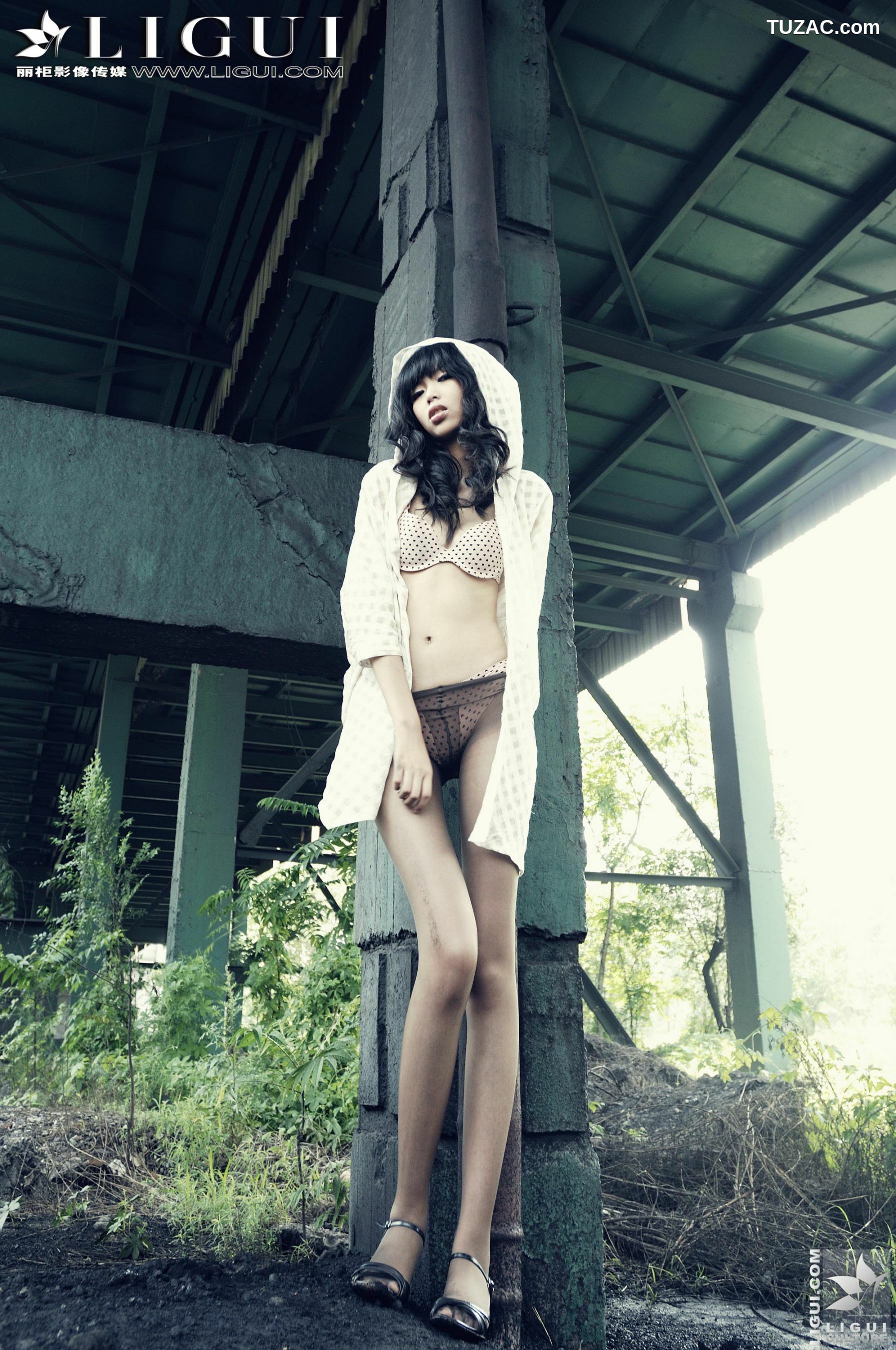丽柜_Model 孟露《黑丝高跟外拍》 美腿玉足写真图片[30P]