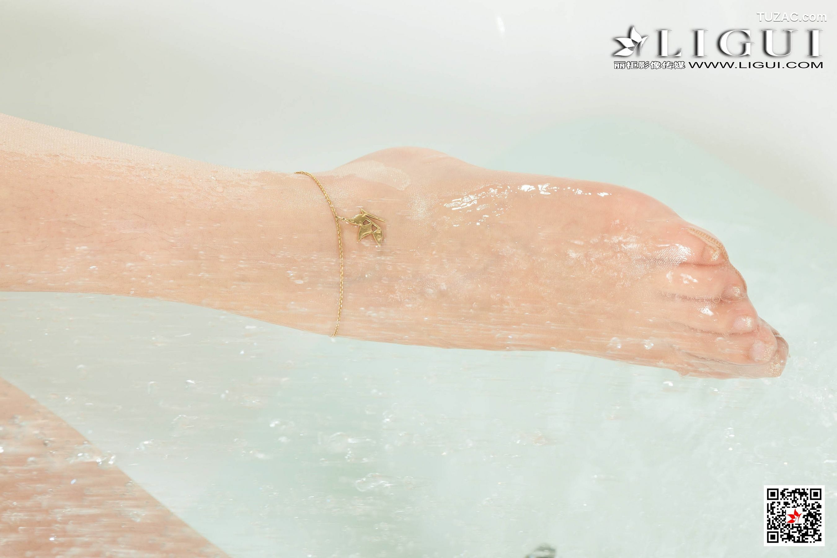丽柜_Model 安娜《浴室白衬衫丝足》 写真集[49P]