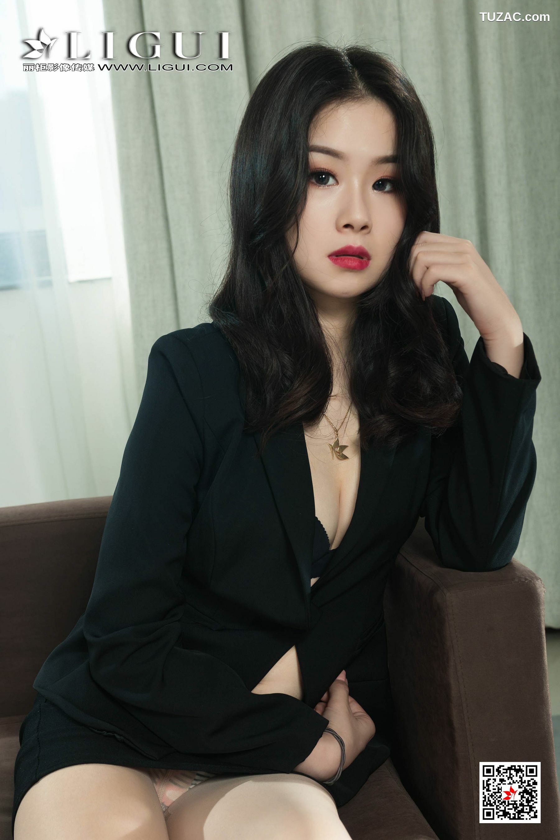 丽柜_Model 小紫《长腿高跟肉丝OL》 写真集[68P]