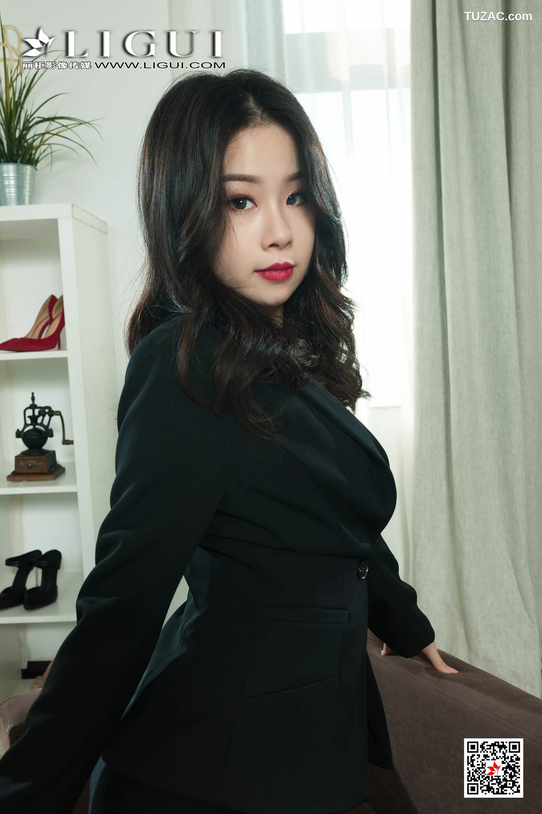 丽柜_Model 小紫《长腿高跟肉丝OL》 写真集[68P]