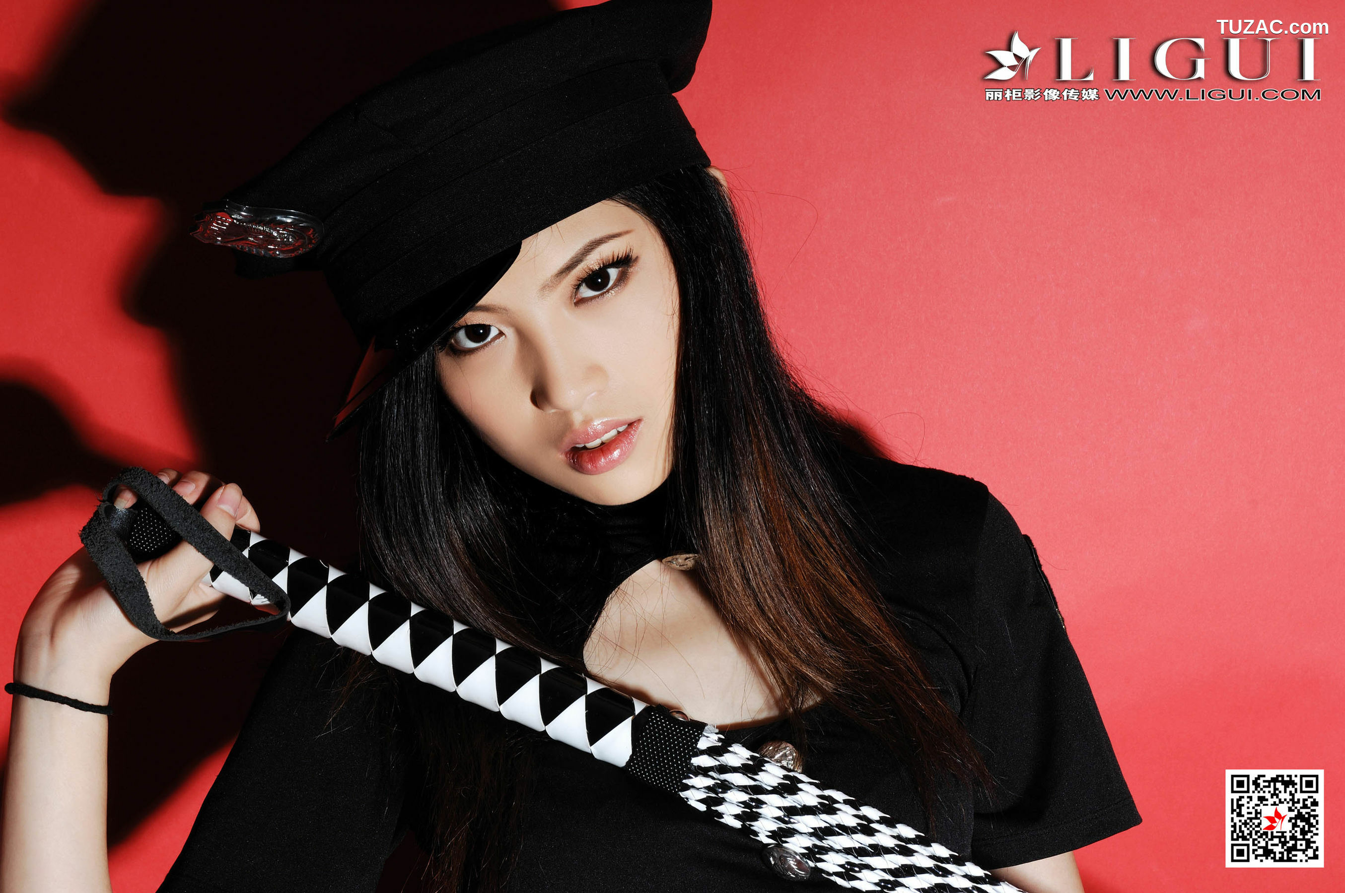 丽柜_Model 左左《黑丝女警皮鞭》 写真集[38P]