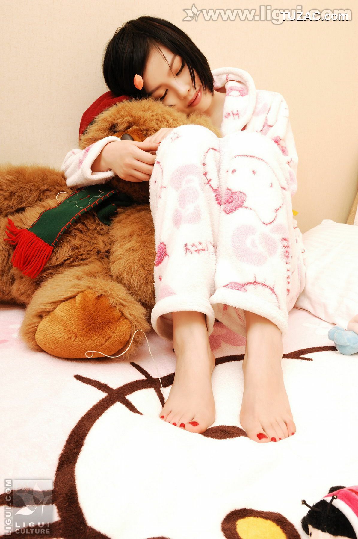 丽柜_Model 幕子《可爱睡衣美足秀》 丝袜美足写真图片[31P]