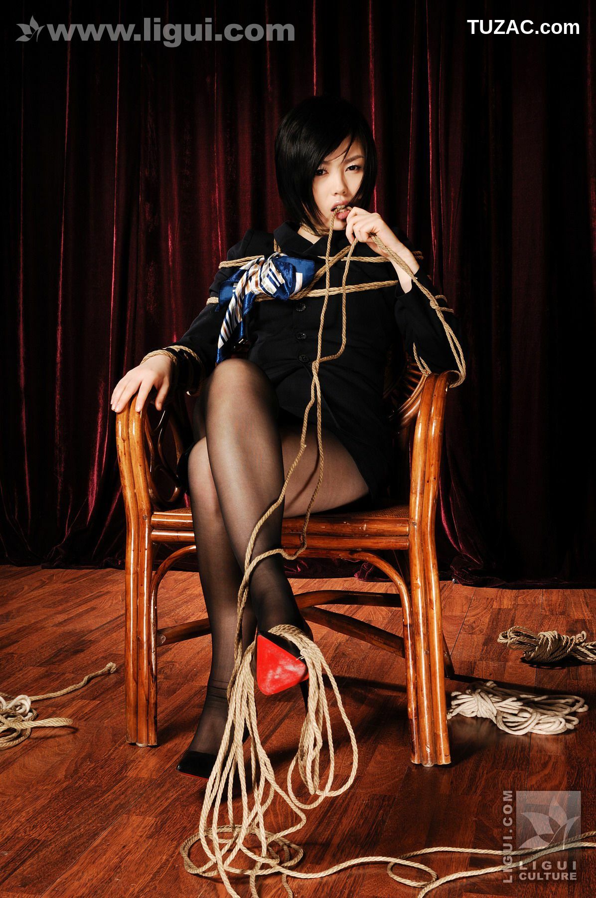 丽柜_Model 幕子《环环相扣女王沦为阶下囚！》 丝足写真图片[51P]