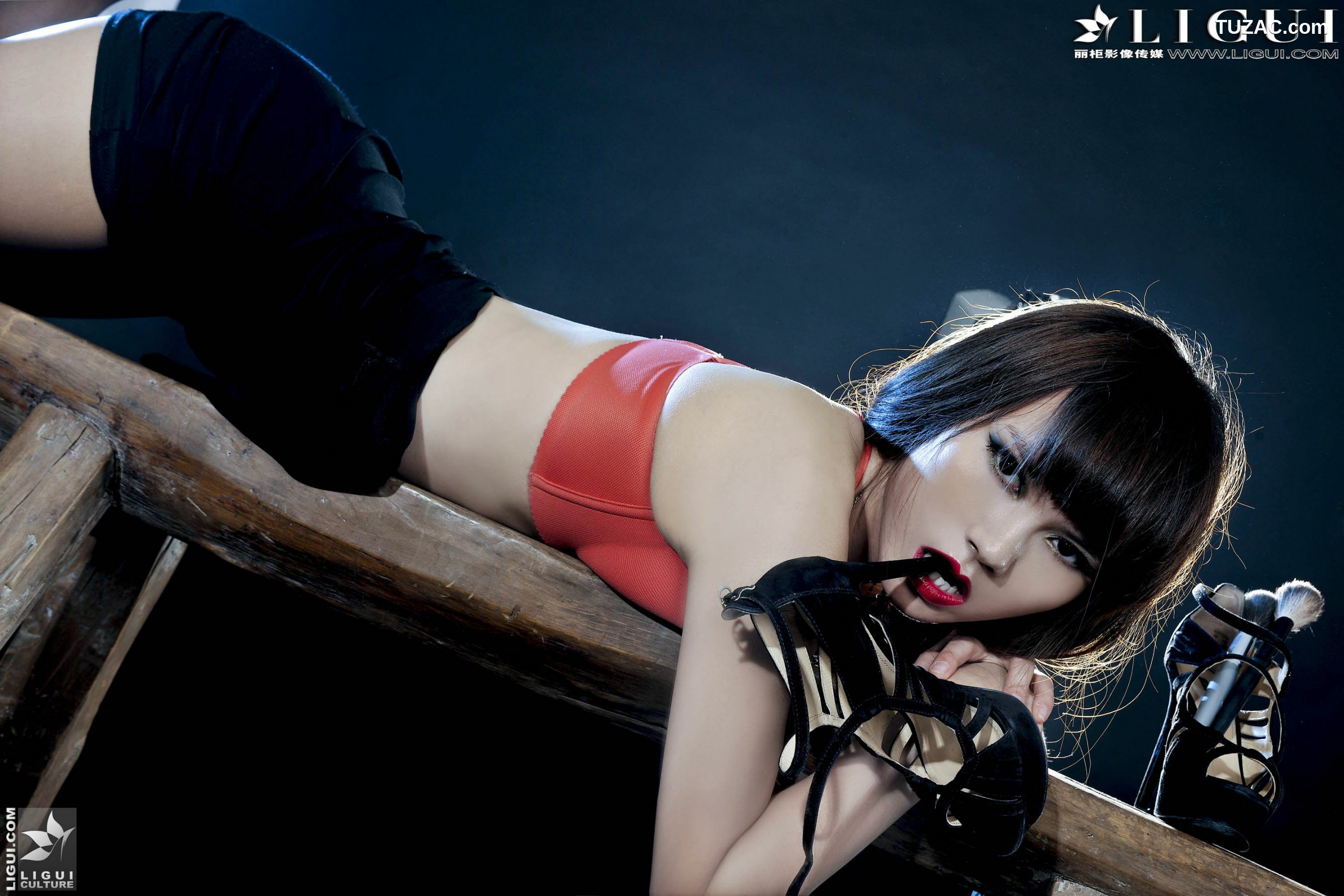 丽柜_Model 晴晴《极品高跟女郎丝足魅惑》上下全集 美腿玉足写真图片[69P]