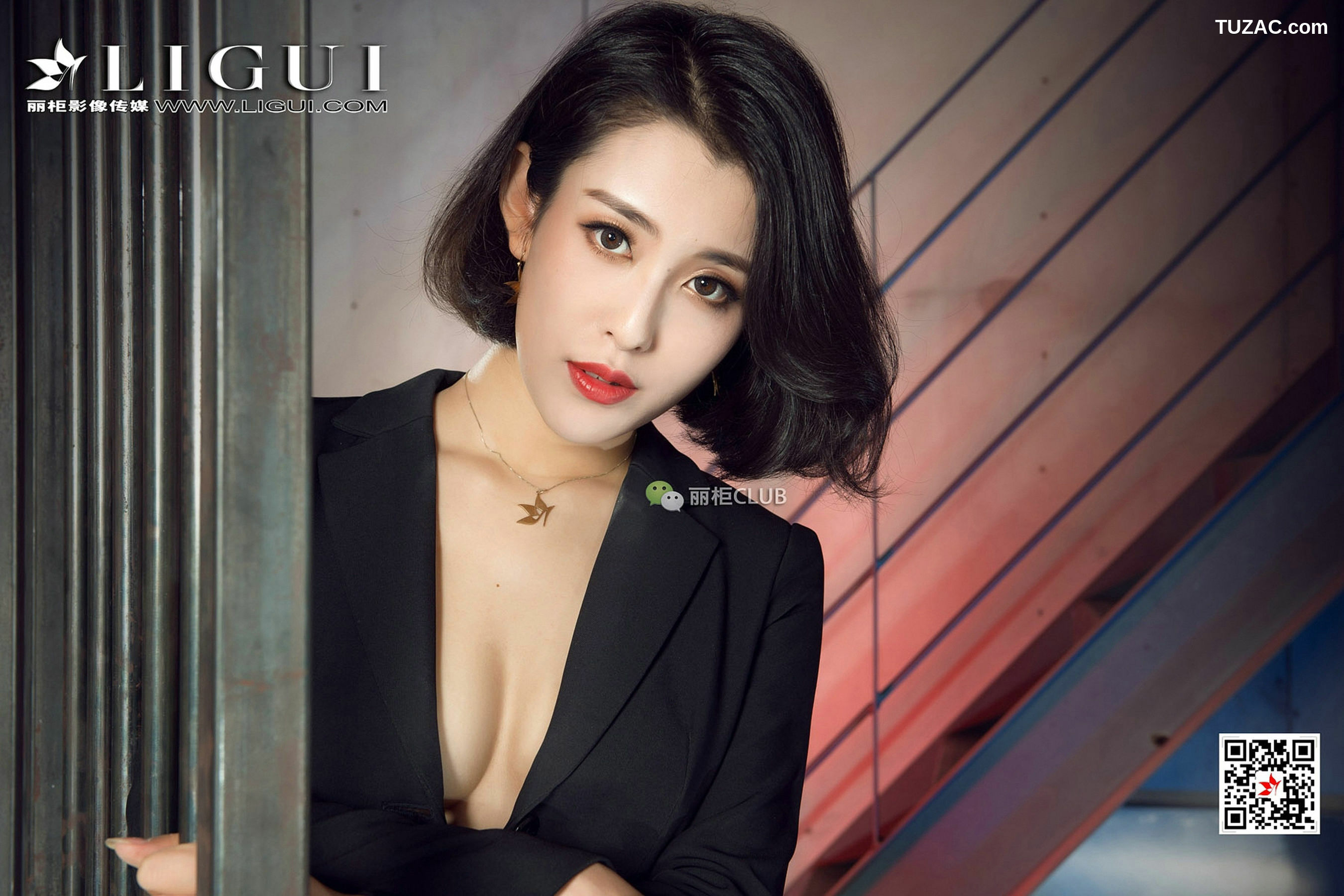 丽柜_Model 梦琪《西装+黑丝丝足高跟》 写真集[72P]