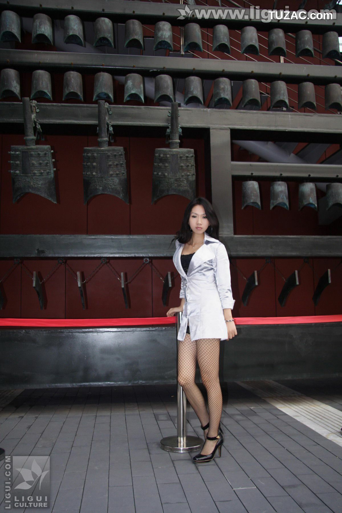 丽柜_Model 海伦《奥运赛场与运动健儿比拼丝腿》 美腿玉足写真图片[36P]