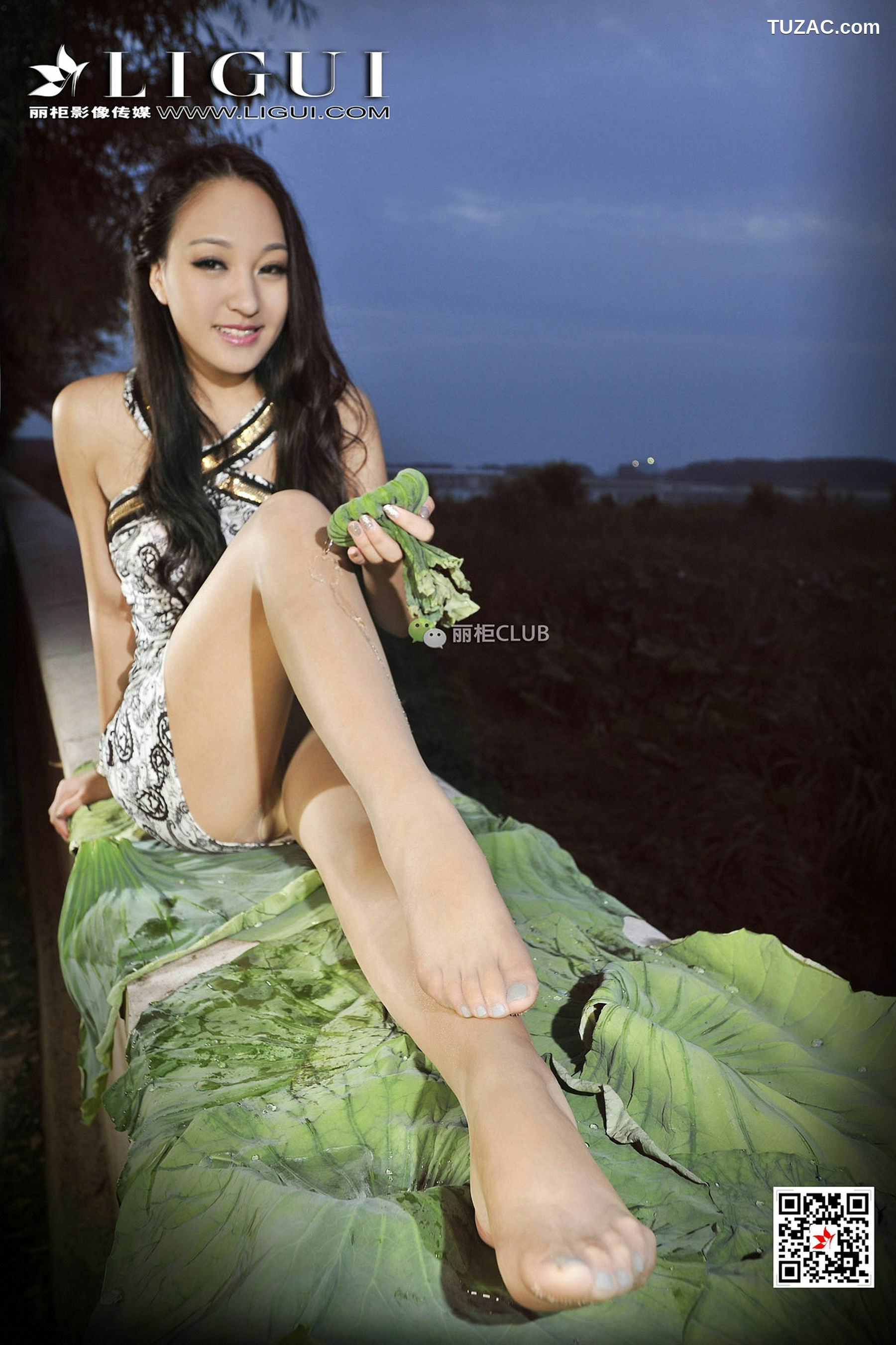 丽柜_Model 腿模Amily《连衣套裙+肉丝足》 写真集[58P]