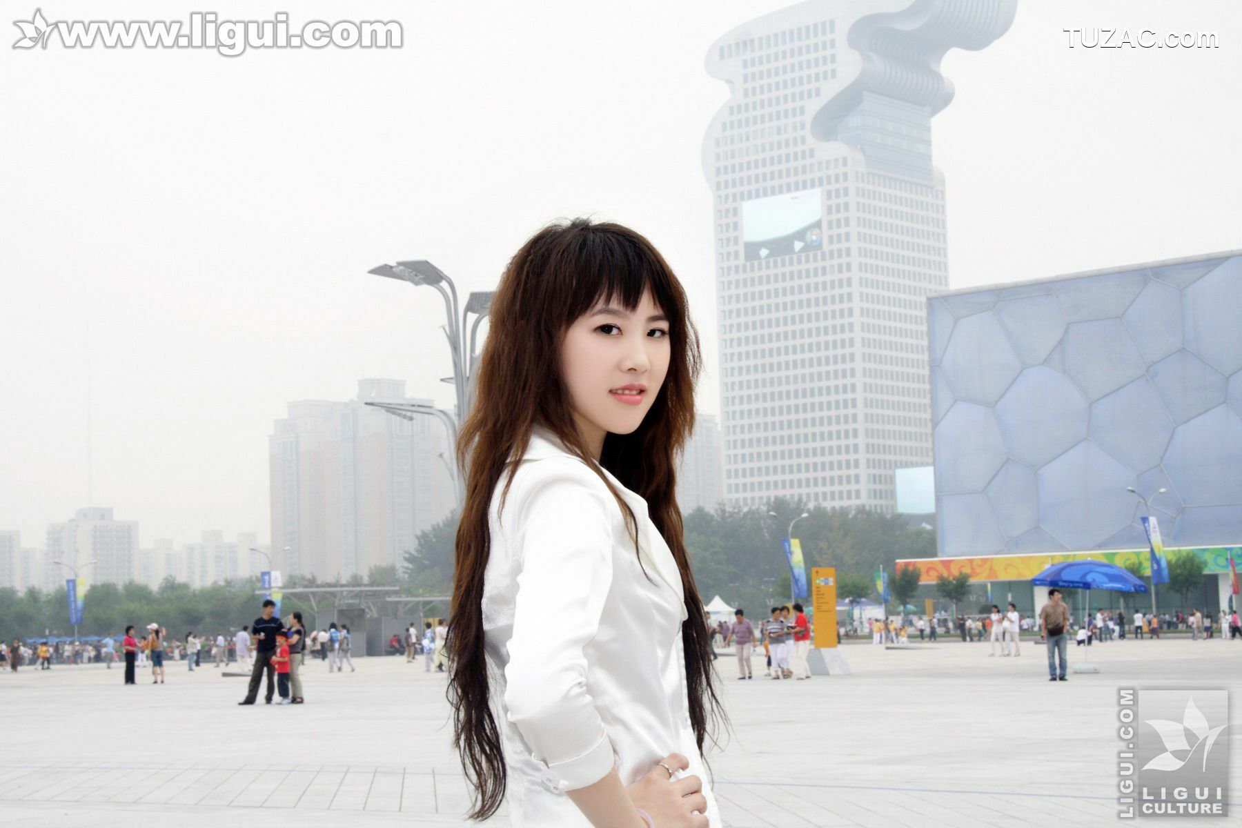 丽柜_Model 菲菲《超级美女奥运赛场展》 美腿玉足写真图片[44P]
