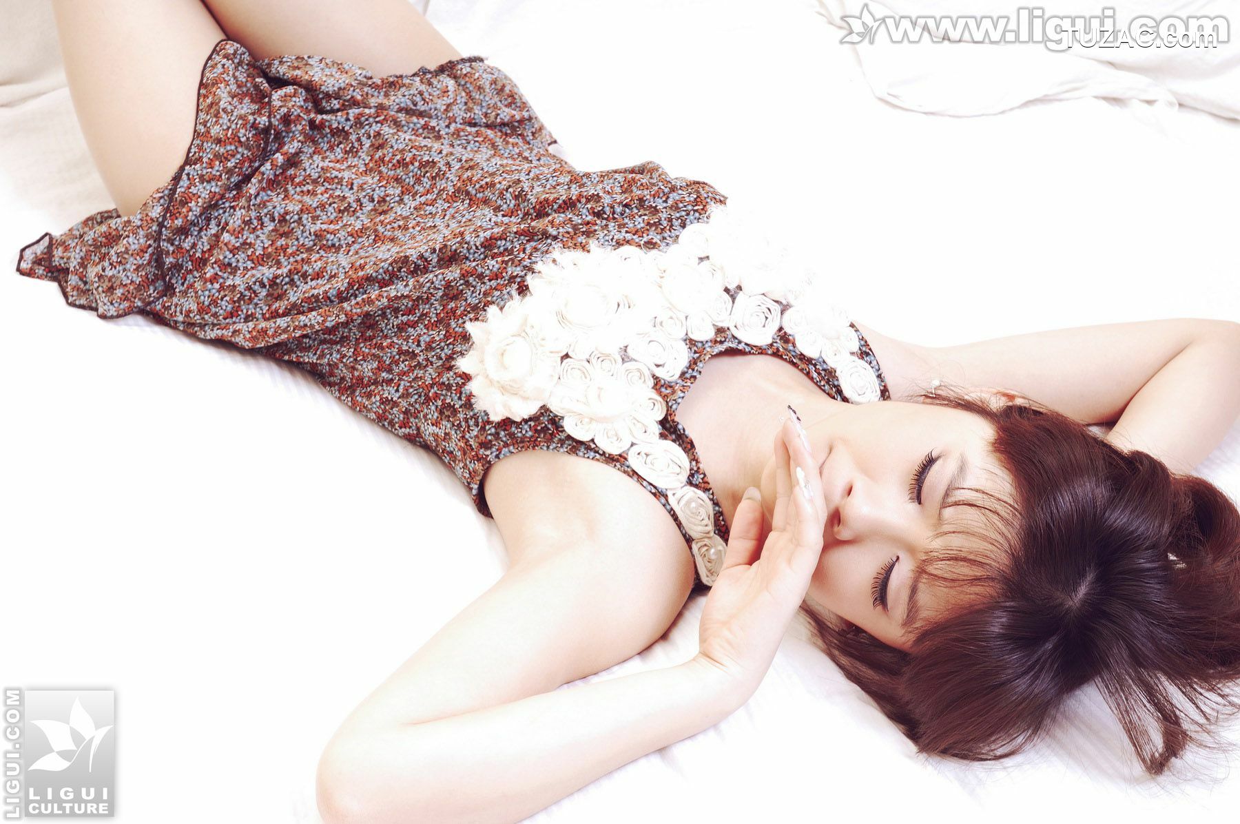 丽柜_Model 豆豆《清纯女孩的纯情流露》 美腿玉足写真图片[21P]