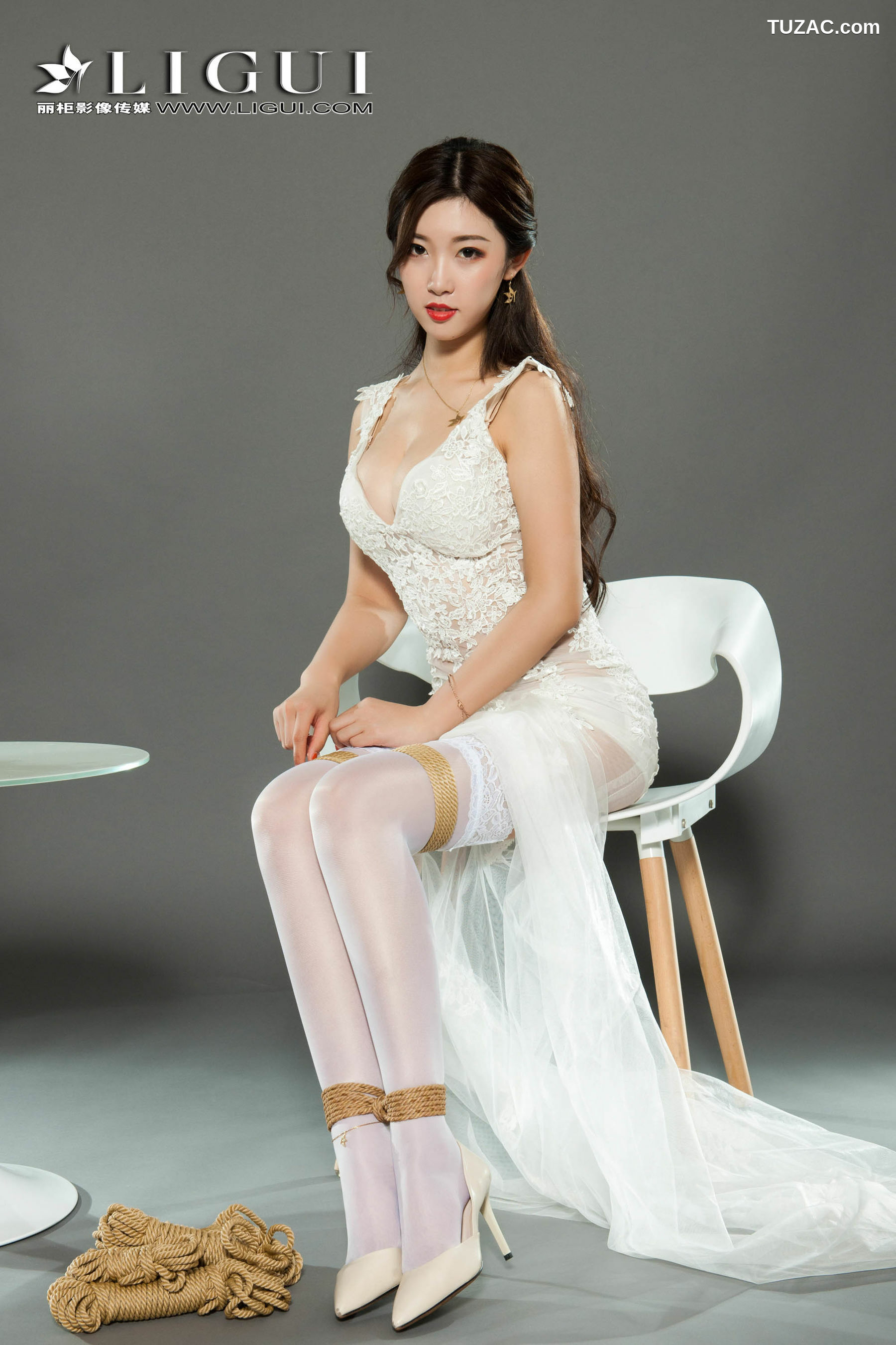 丽柜_筱筱《蕾丝长裙美束》 美腿丝足写真集[80P]
