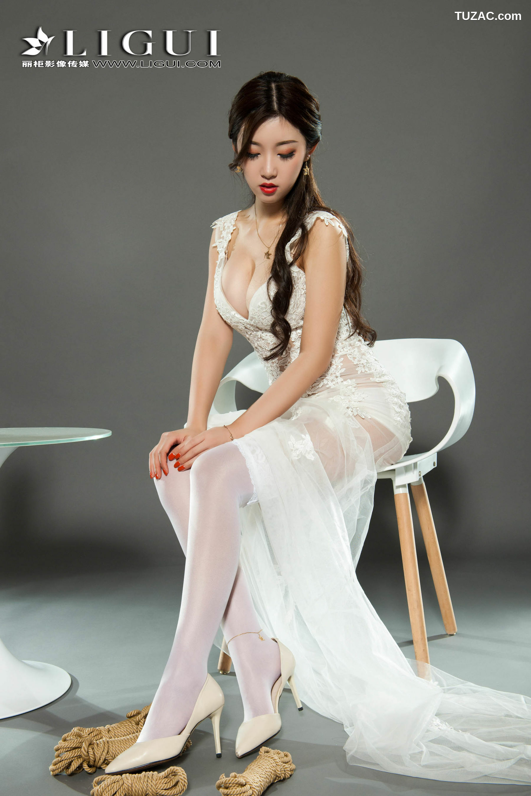 丽柜_筱筱《蕾丝长裙美束》 美腿丝足写真集[80P]