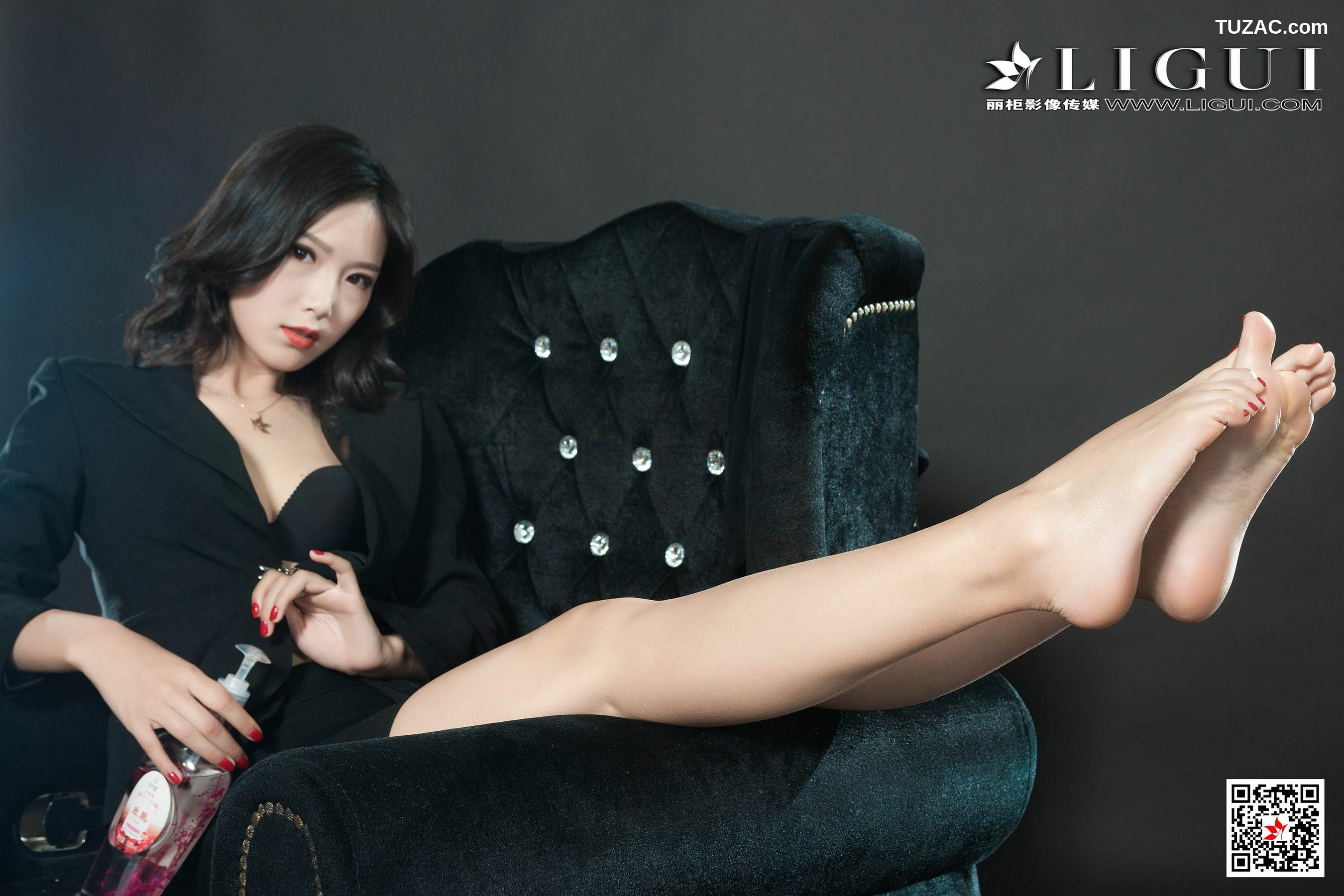 丽柜_腿模Lala《黑丝玉足OL》 写真集[70P]