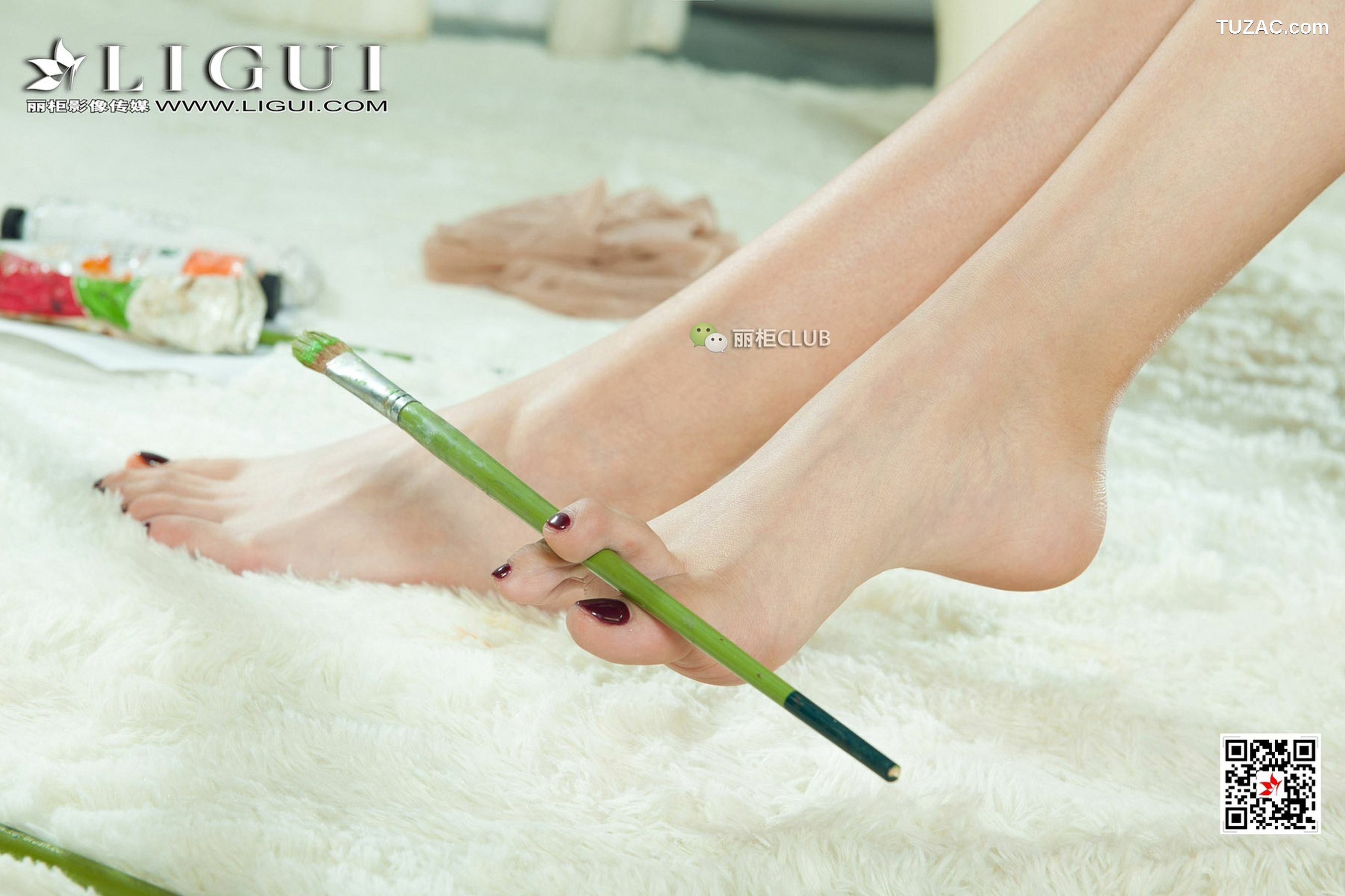 丽柜_腿模敏儿《爱画画的肉丝美女》 写真集[57P]