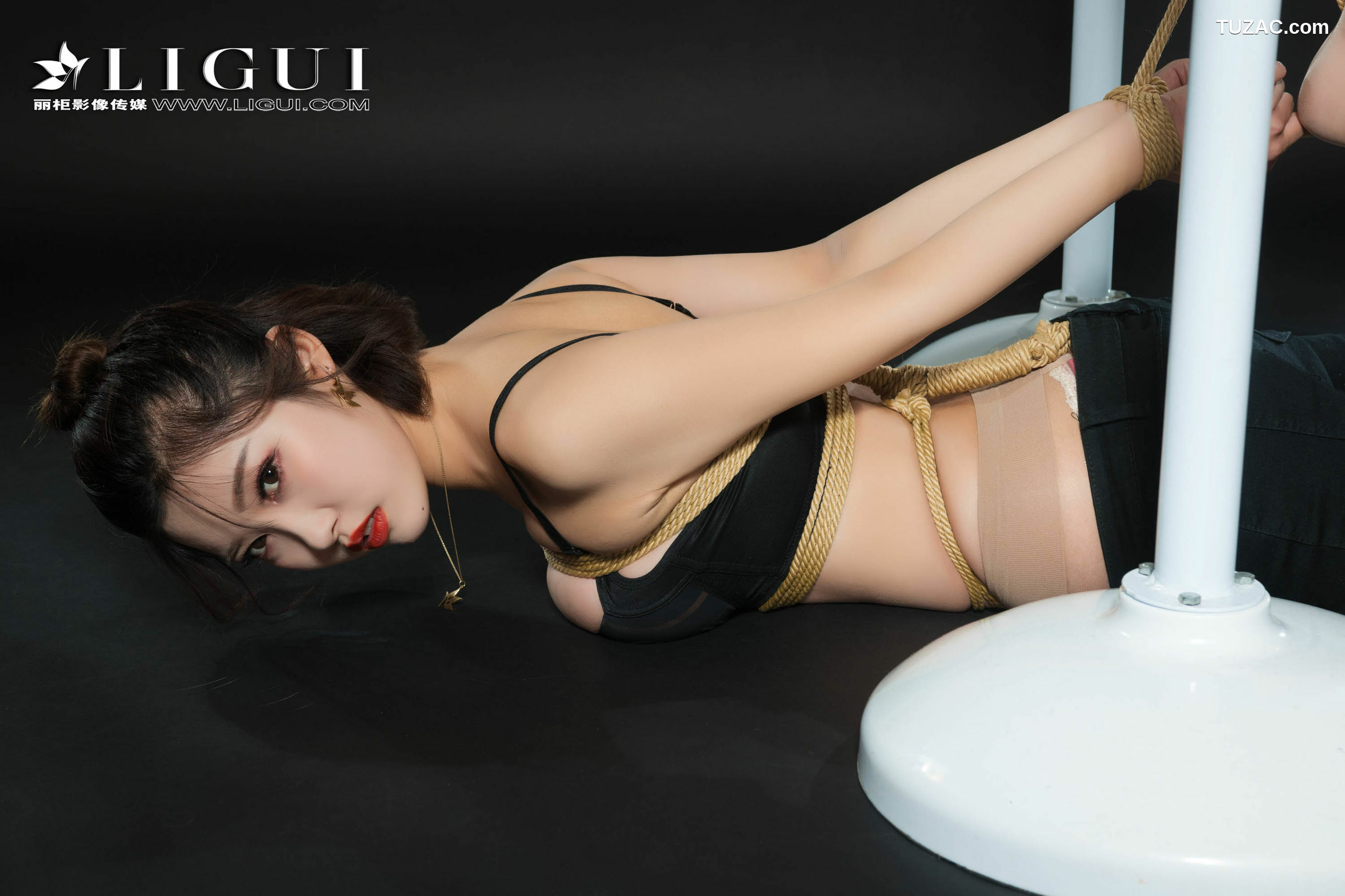 丽柜_腿模筱筱《牛仔紧身裤+白衬衫+美束捆绑》 网络丽人 写真集[92P]