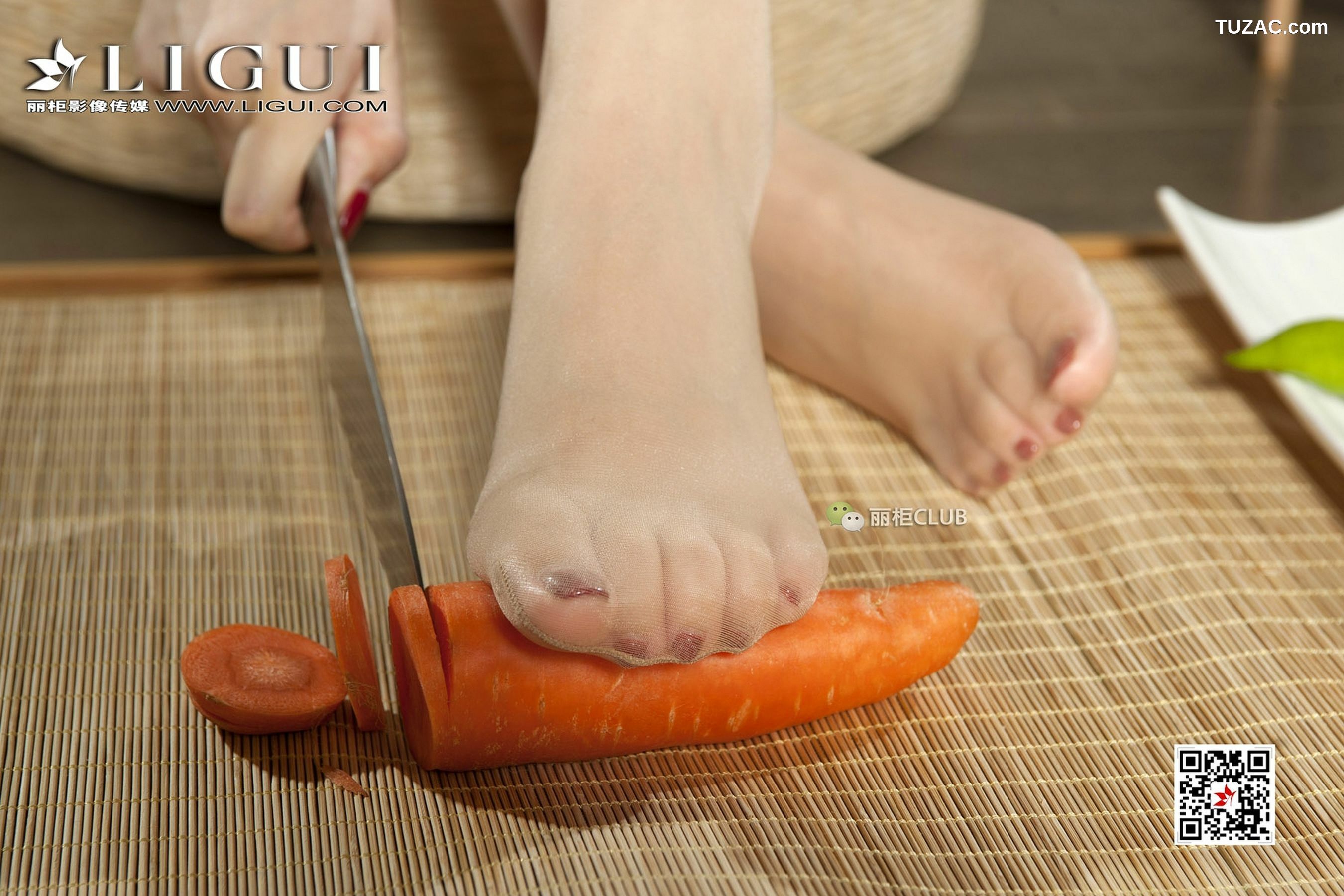 丽柜_足模Vicky《丝足美食》 写真集[69P]