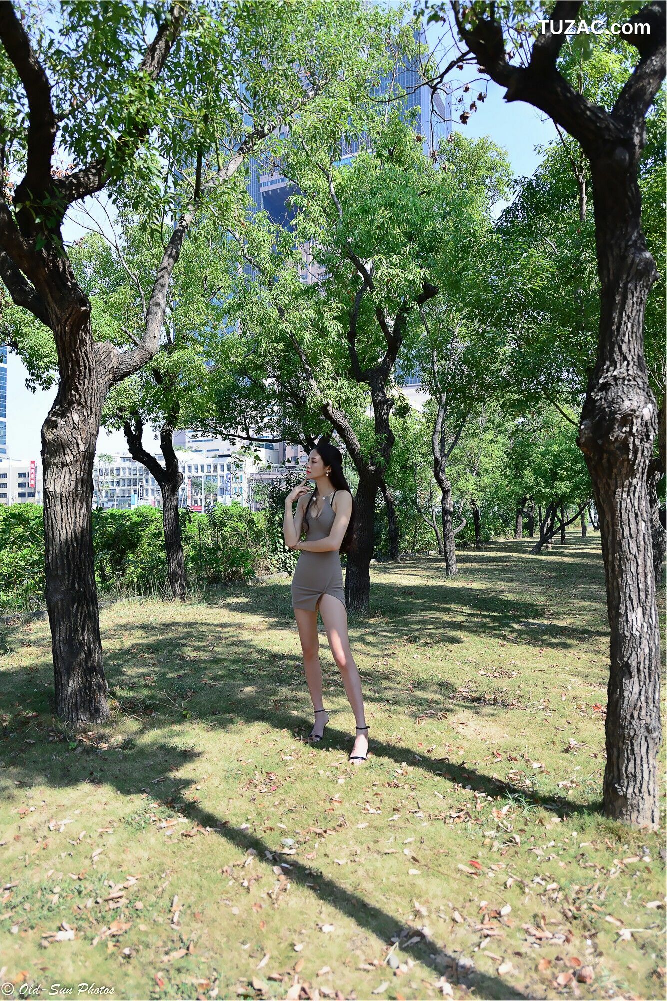 台湾正妹_ 176公分高挑嫩模@Lola雪岑 - 展覽館旁 写真集[122P]