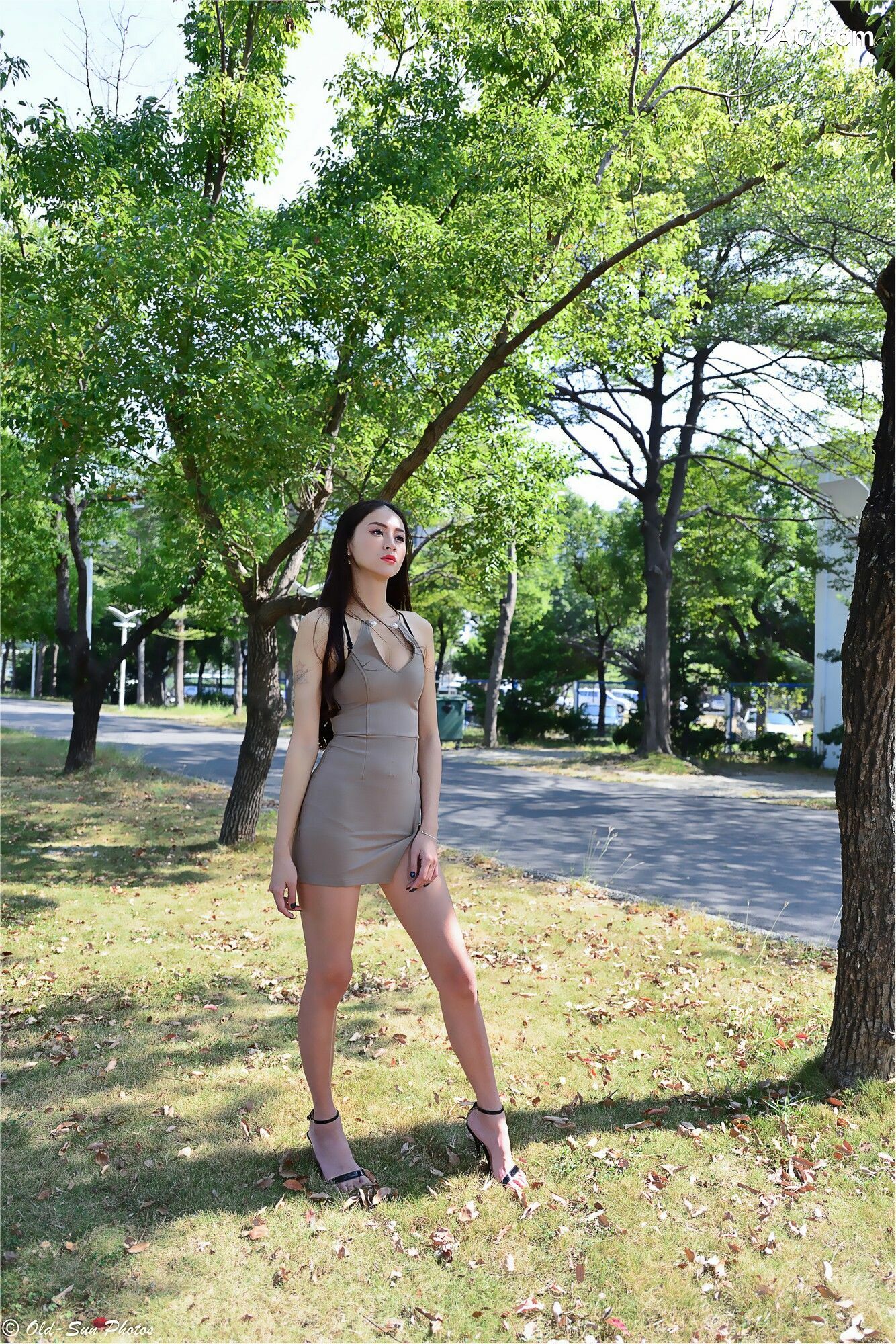 台湾正妹_ 176公分高挑嫩模@Lola雪岑 - 展覽館旁 写真集[122P]