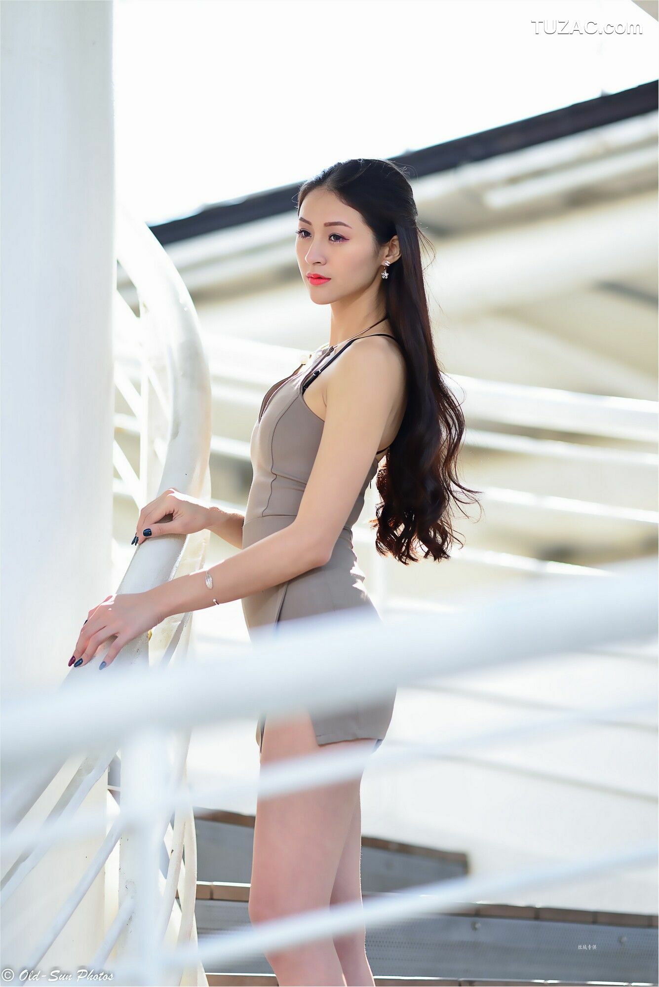 台湾正妹_ 176公分高挑嫩模@Lola雪岑 - 展覽館旁 写真集[122P]