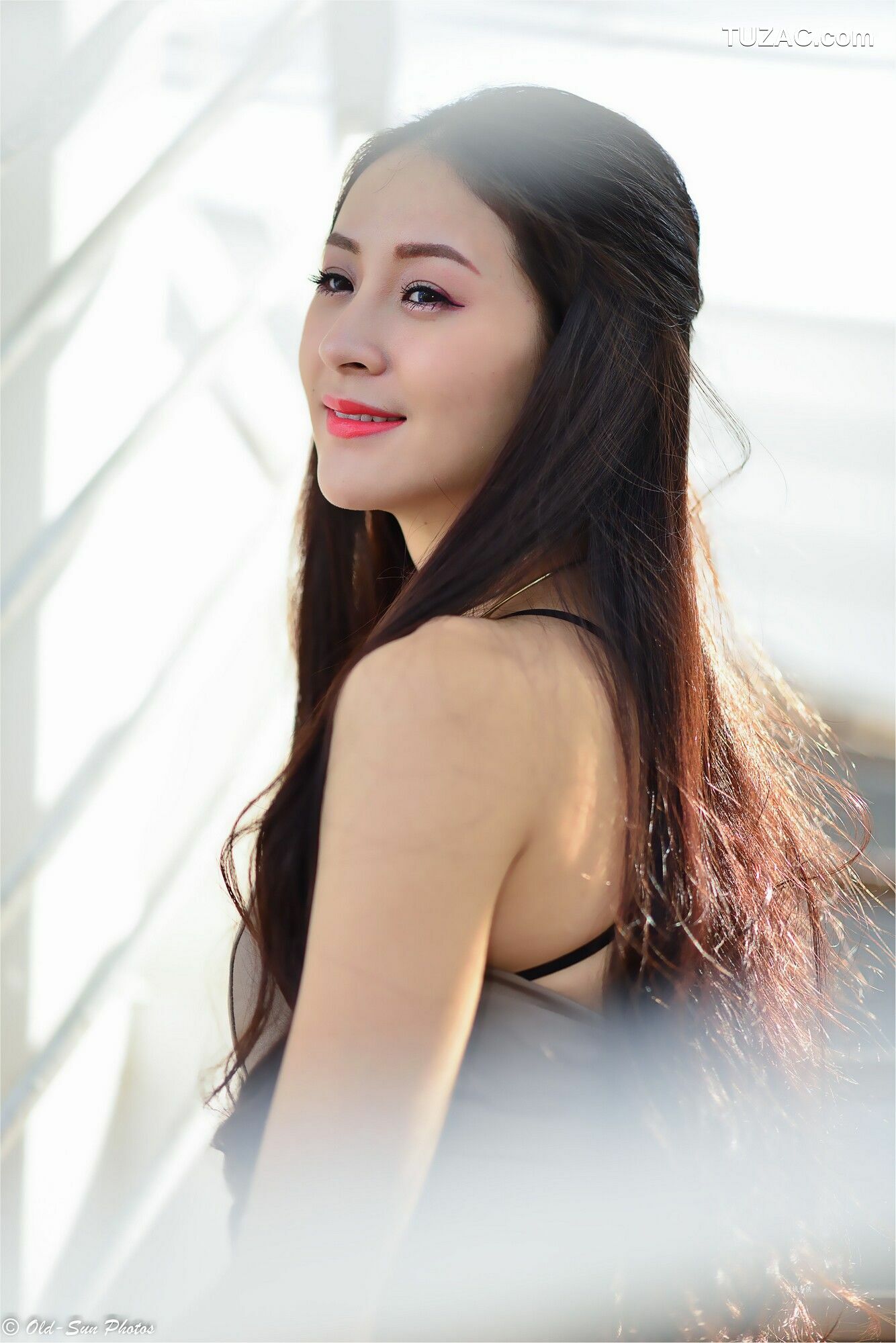 台湾正妹_ 176公分高挑嫩模@Lola雪岑 - 展覽館旁 写真集[122P]