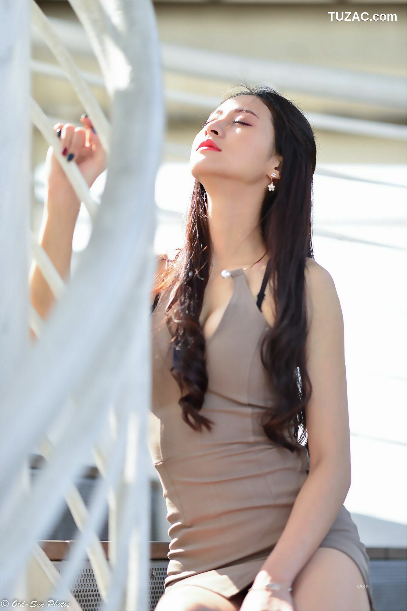 台湾正妹_ 176公分高挑嫩模@Lola雪岑 - 展覽館旁 写真集[122P]