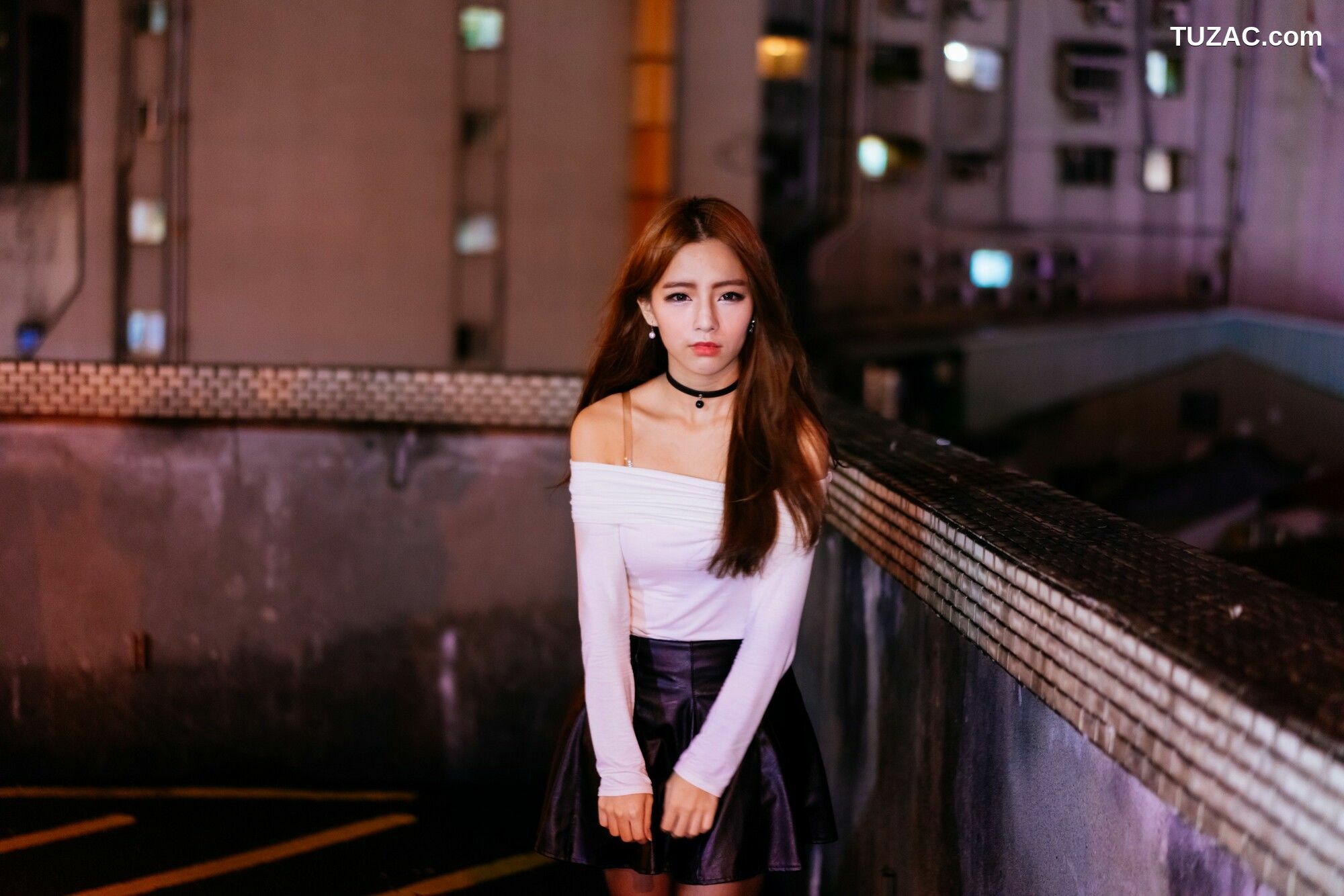 台湾正妹_ Dora周盈欣 街拍长靴黑丝皮裙 写真集[99P]