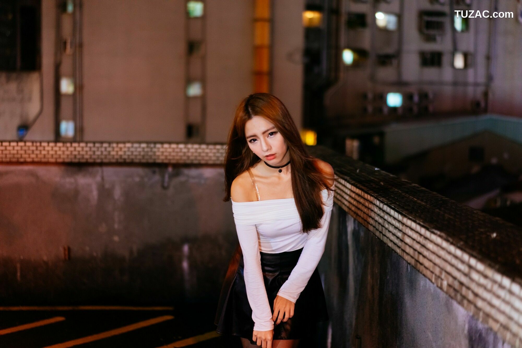 台湾正妹_ Dora周盈欣 街拍长靴黑丝皮裙 写真集[99P]