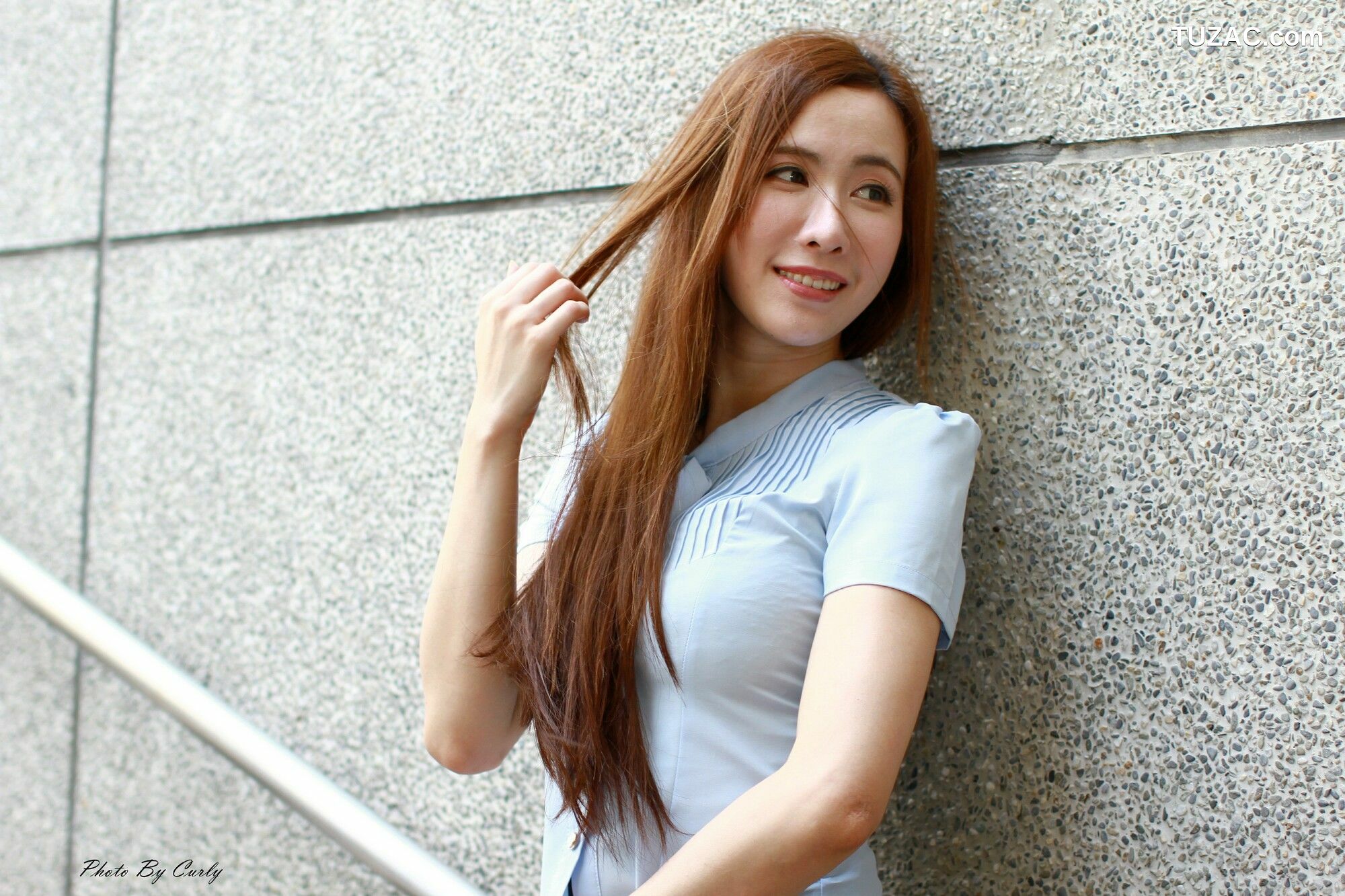 台湾正妹_ Dora妍希《OL黑丝~高雄巨蛋》 写真集[54P]