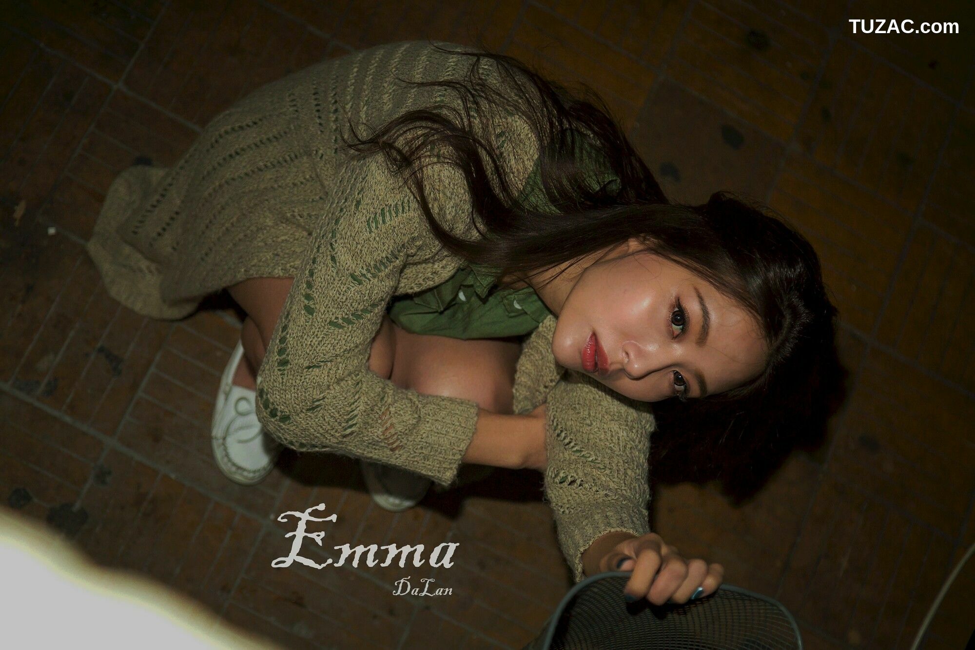 台湾正妹_ Emma江雨恩《西藏路+南機場公寓》 写真集[35P]