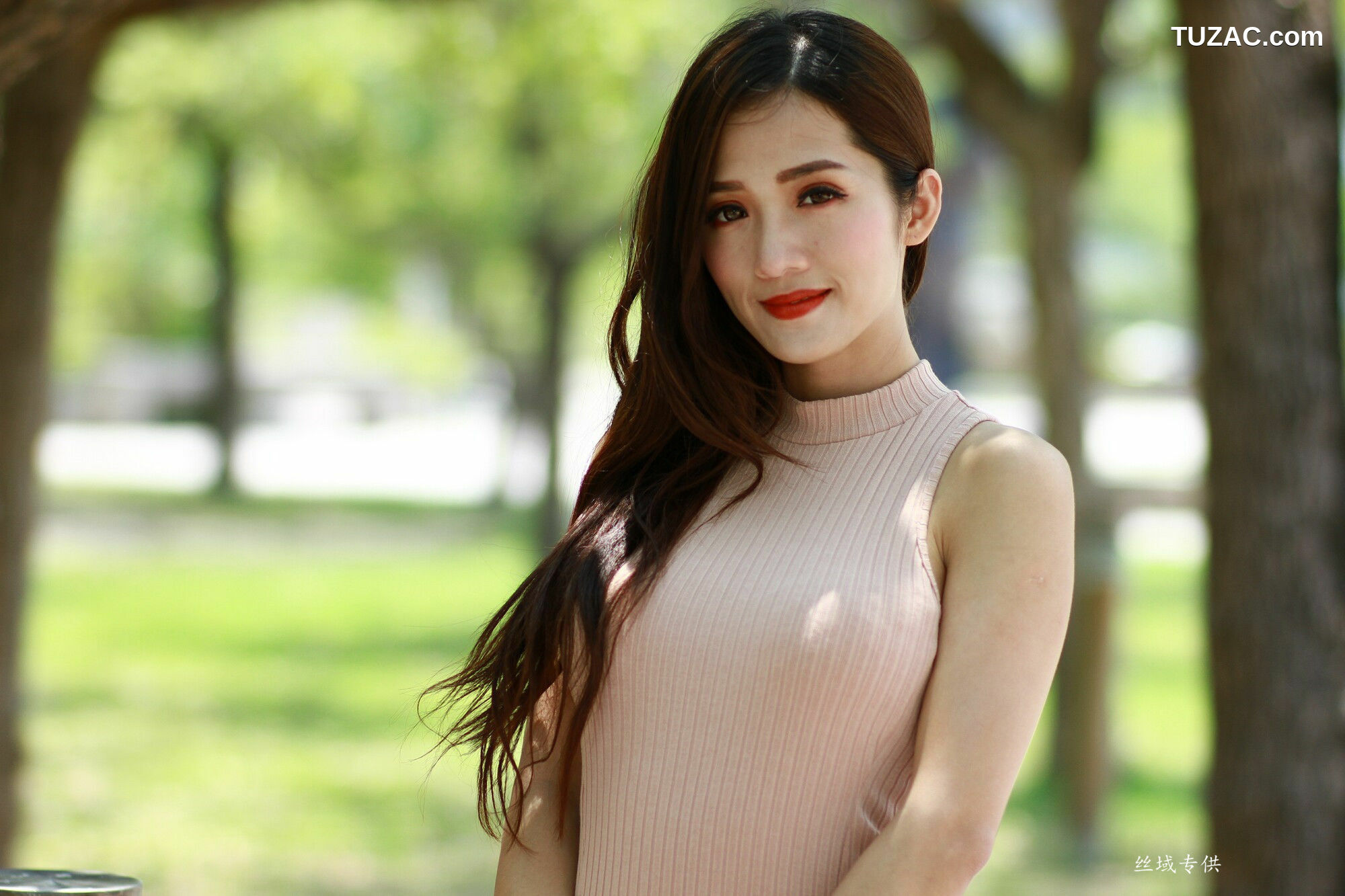 台湾正妹_ Go Go 高雄美術館 写真集[98P]