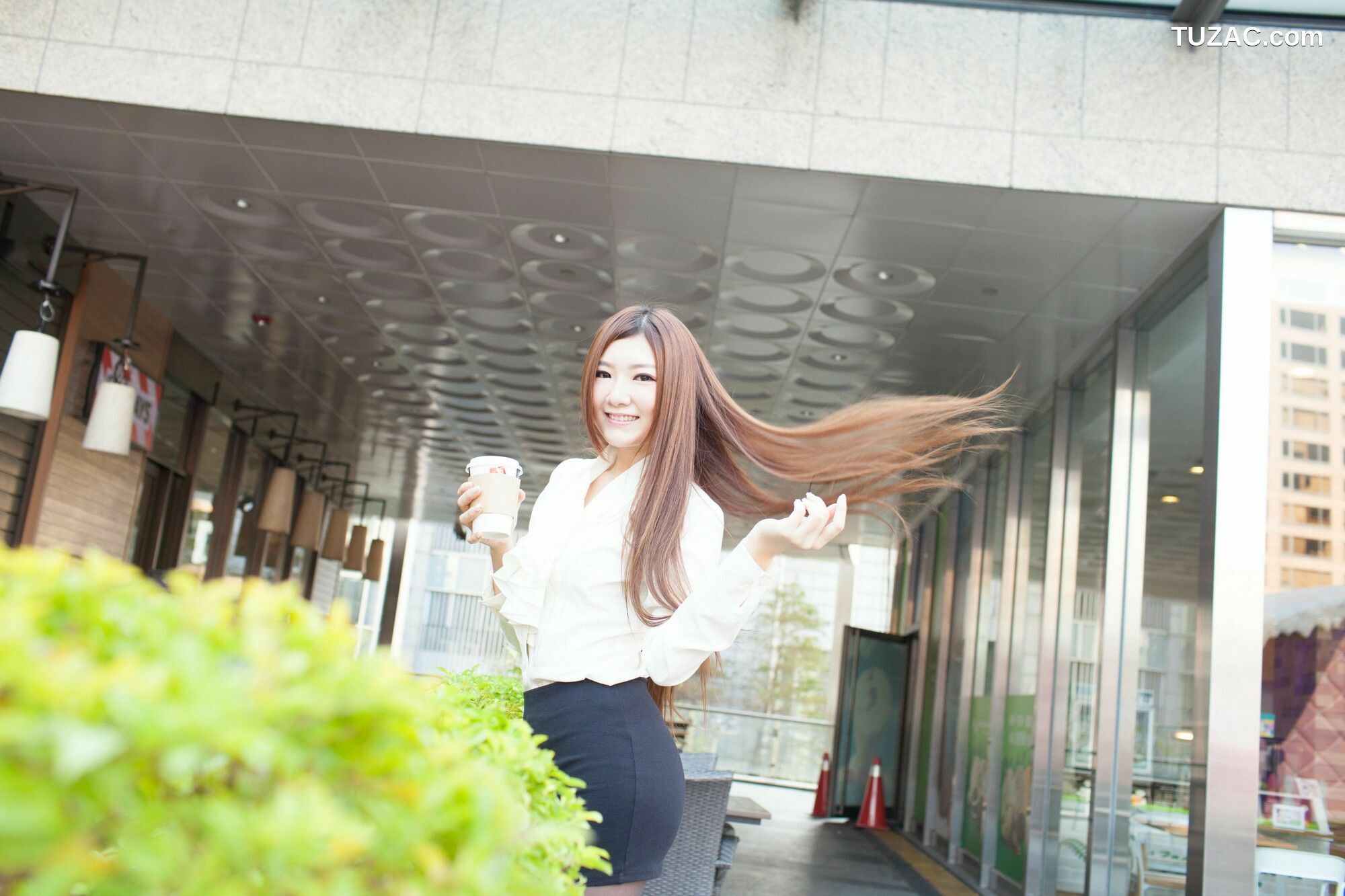 台湾正妹_ Michelle小羽/谢馥羽《信義區街拍黑丝OL系列》 写真集[107P]