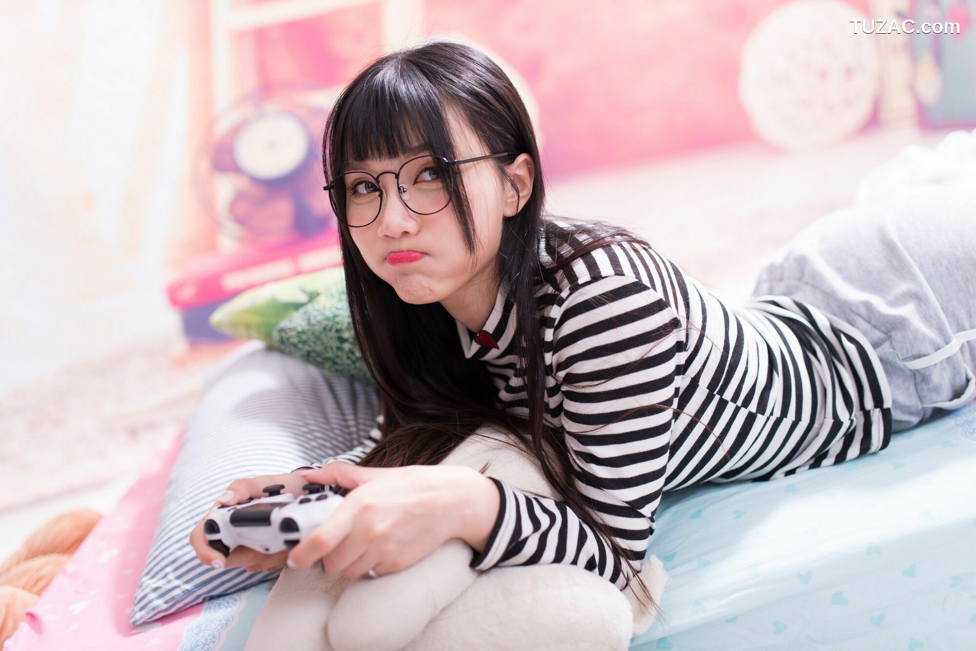 台湾正妹_ 乔乔儿《琴棚电玩少女DVA》 写真集[27P]