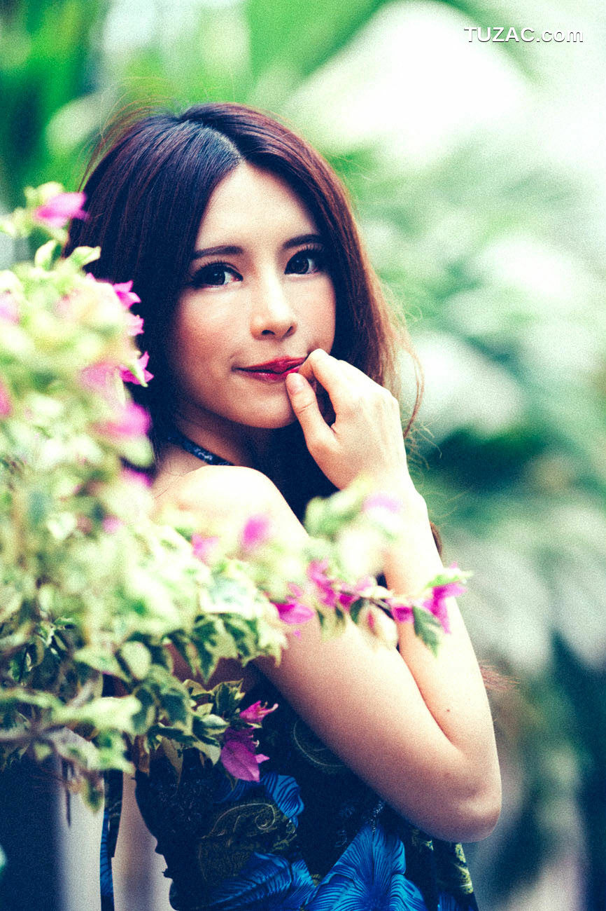 台湾正妹_ 大眼正妹张齐郡《炫彩外拍》写真集[67P]