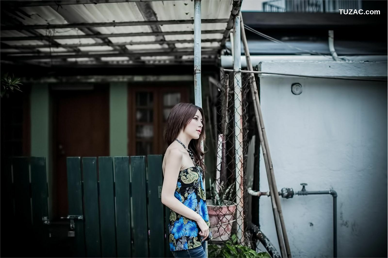 台湾正妹_ 大眼正妹张齐郡《炫彩外拍》写真集[67P]