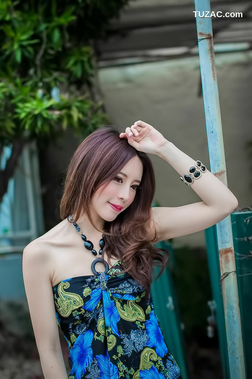 台湾正妹_ 大眼正妹张齐郡《炫彩外拍》写真集[67P]