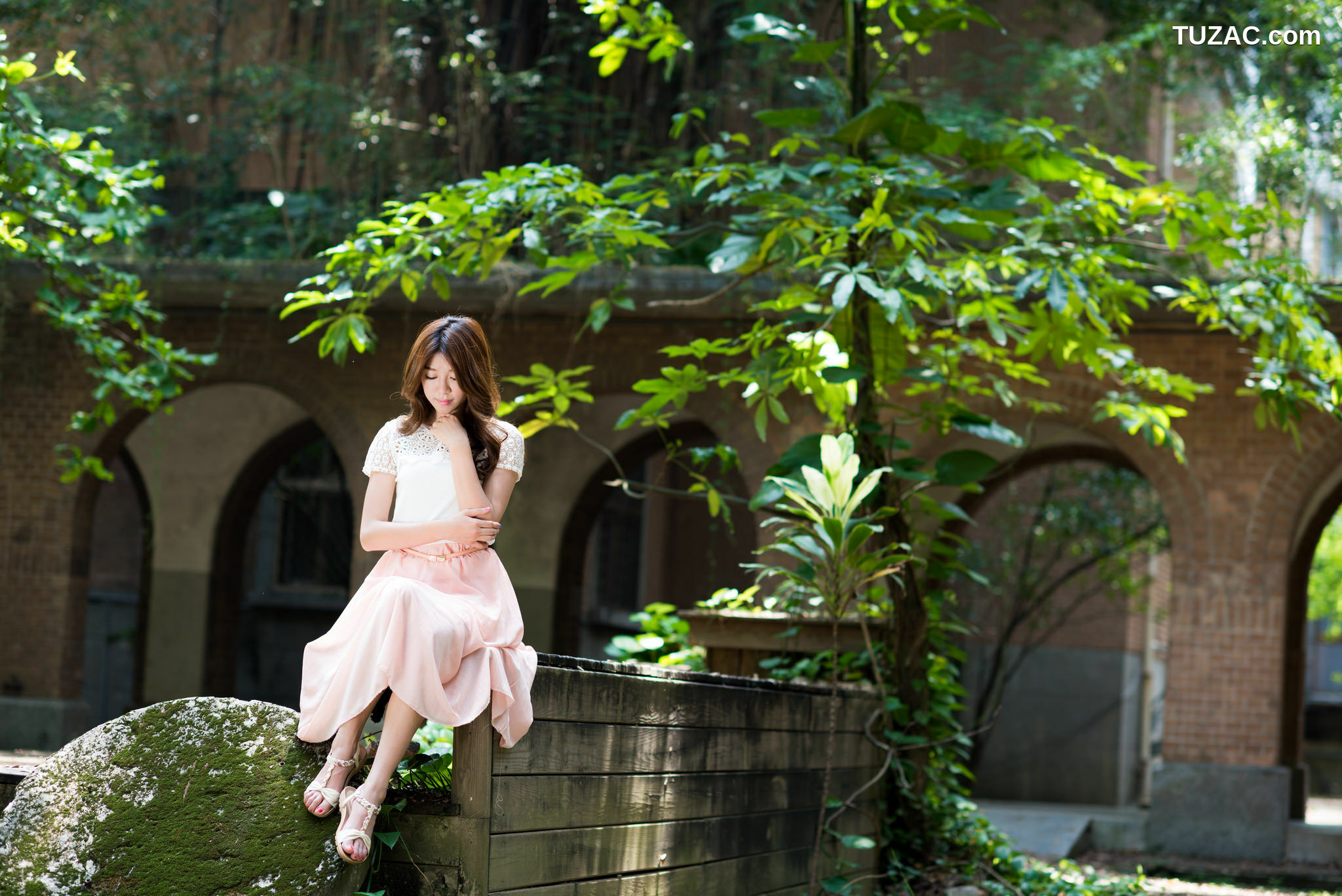 台湾正妹_ 简嘉莹(小紫)《台大外拍》 写真集[49P]