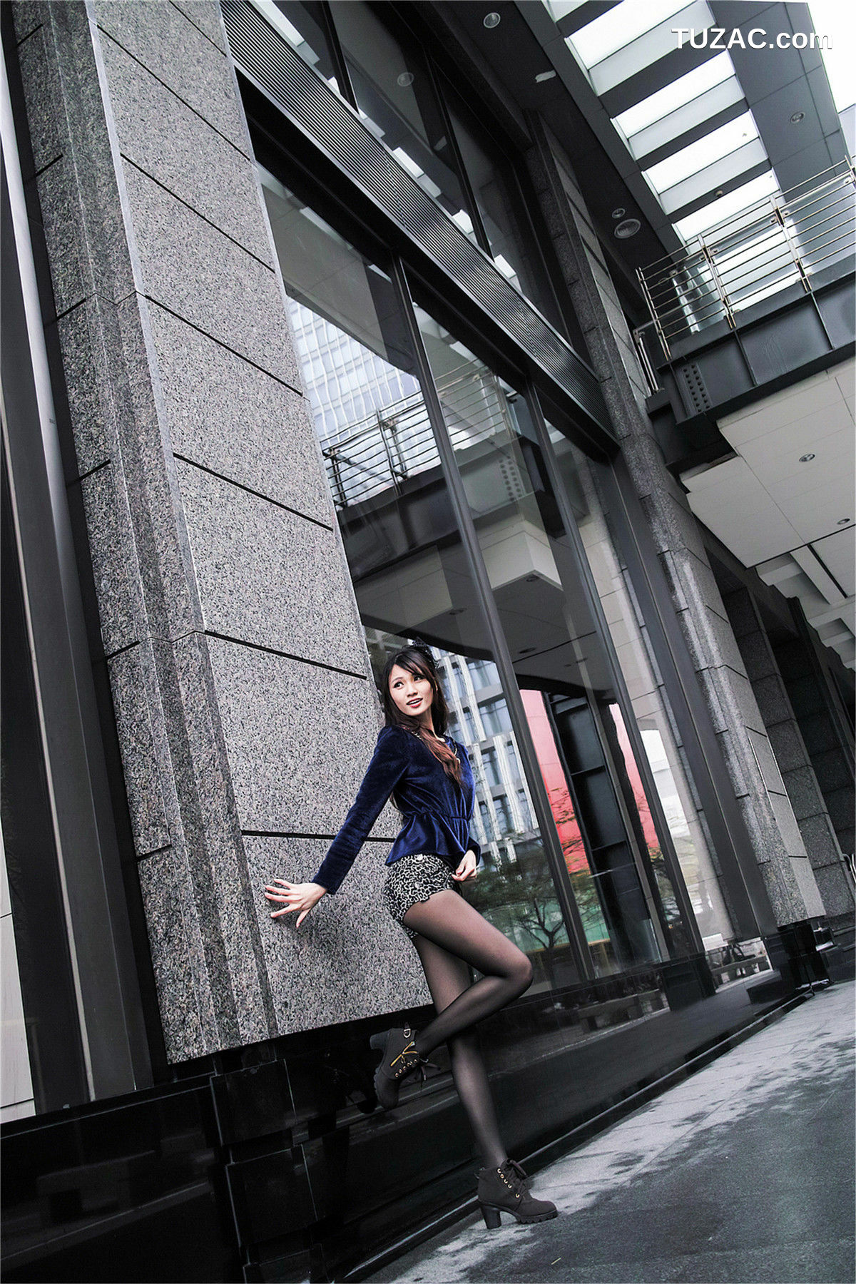 台湾正妹_ 蔡译心Candice《信义商区+東區+華山文創+中山區外拍》 写真集[89P]