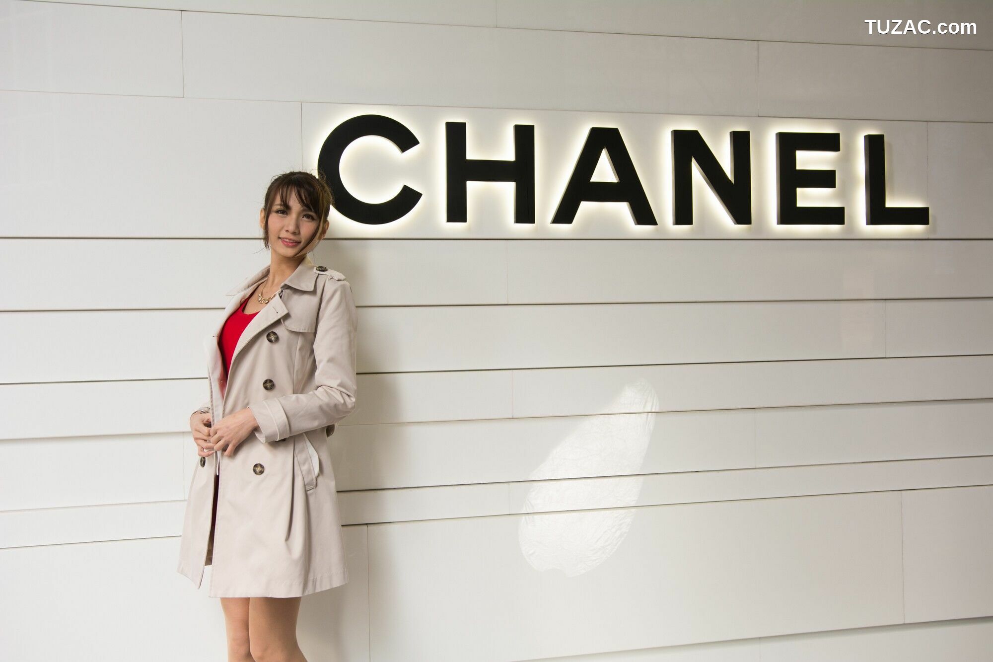 台湾正妹_ 蔡译心Candice《信義區周邊 时尚风衣街拍》 写真集[100P]