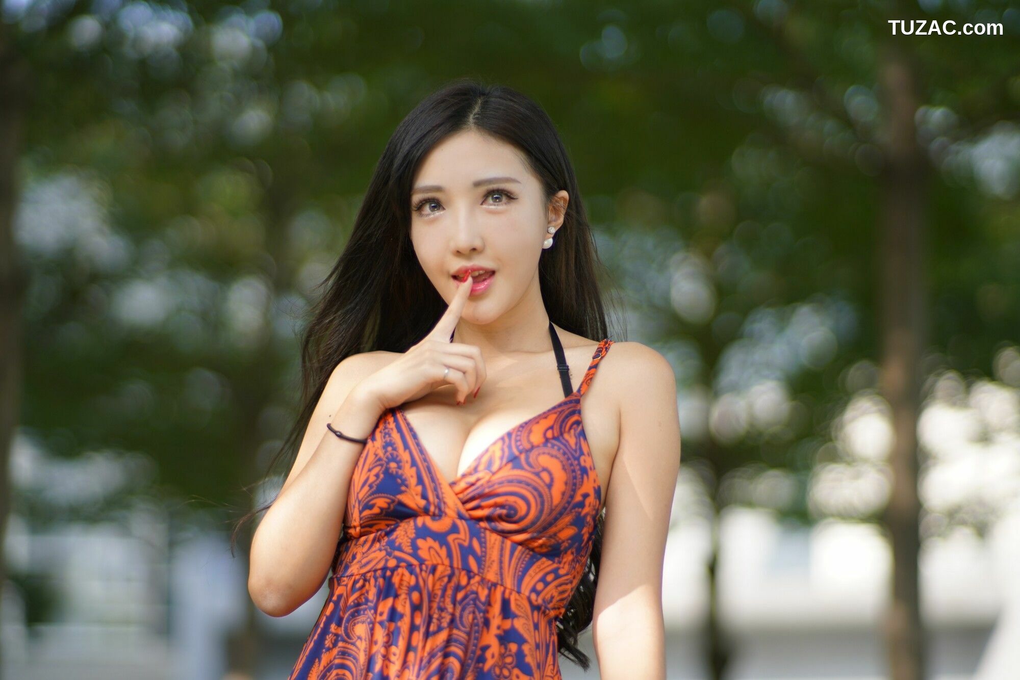 台湾正妹_ 赵芸Syuan《台中美術館 长裙系列》 写真集[68P]