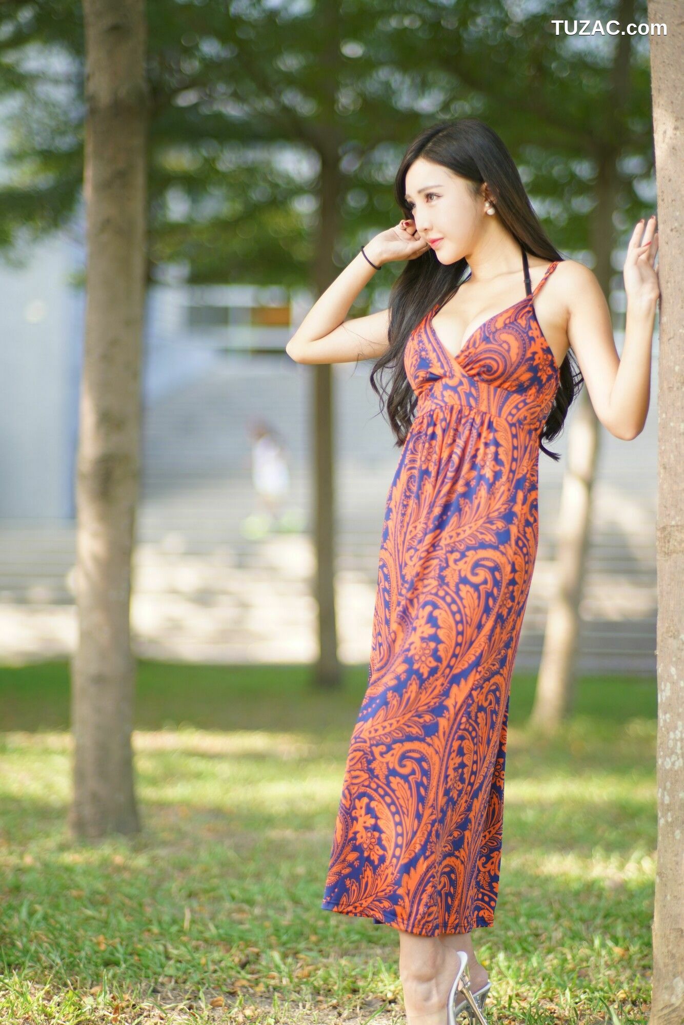 台湾正妹_ 赵芸Syuan《台中美術館 长裙系列》 写真集[68P]